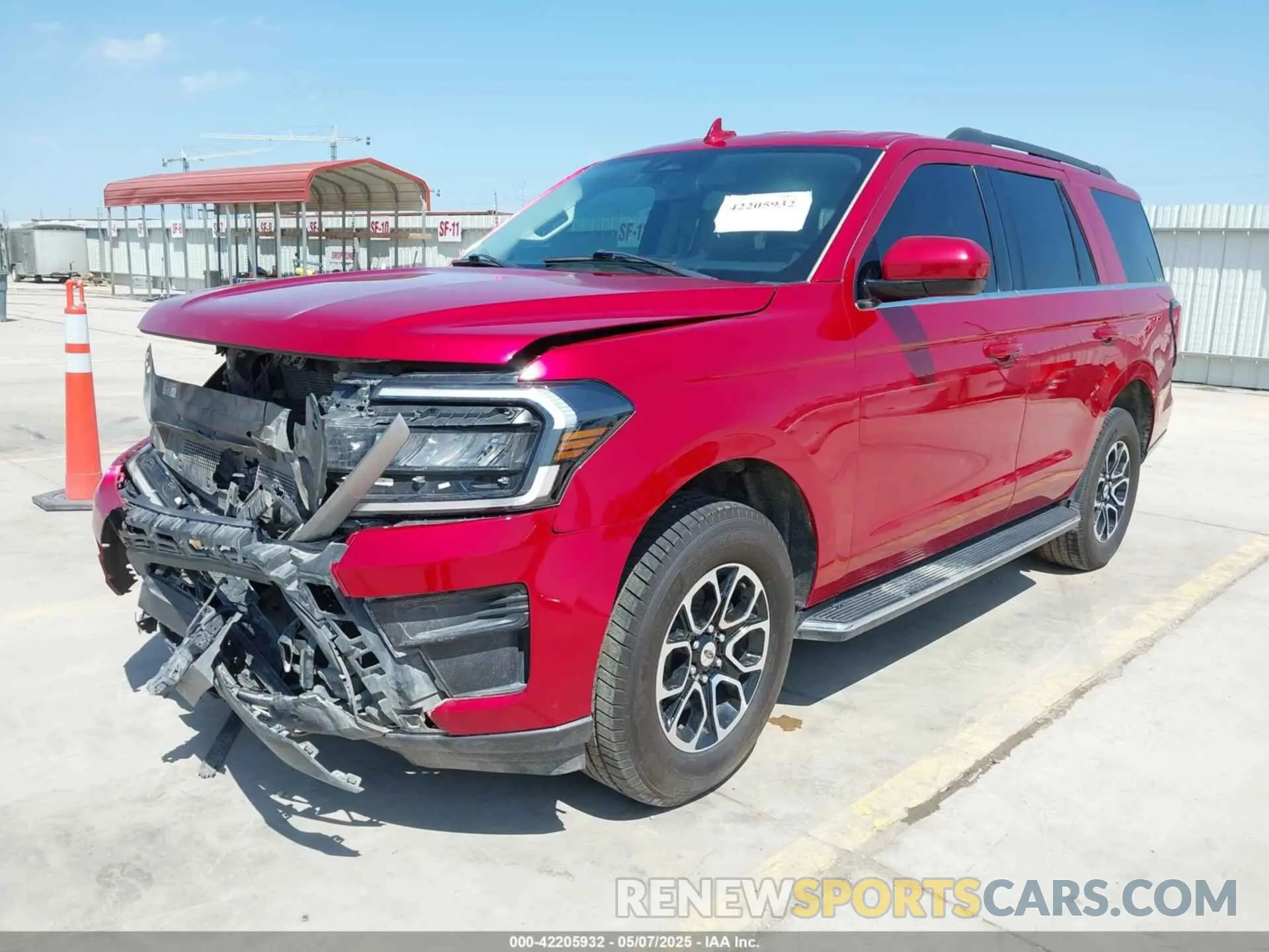 2 Photograph of a damaged car 1FMJU1HT0NEA26679 FORD EXPEDITION 2022