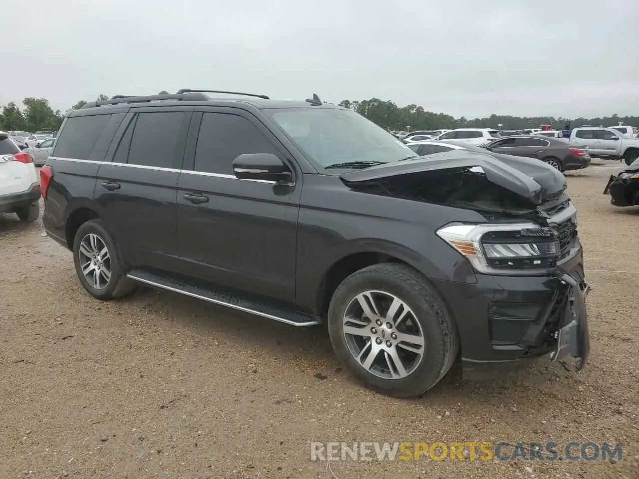 4 Photograph of a damaged car 1FMJU1HT0NEA56894 FORD EXPEDITION 2022
