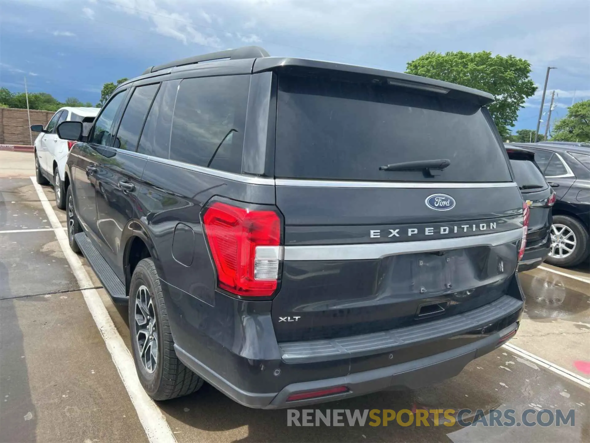 10 Photograph of a damaged car 1FMJU1HT4NEA20657 FORD EXPEDITION 2022