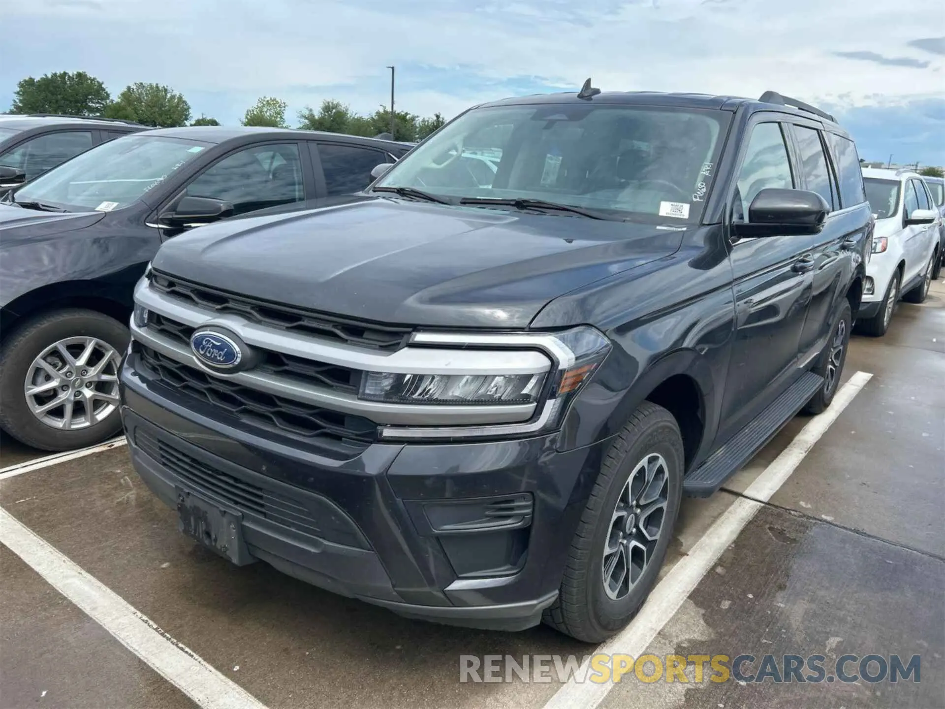 2 Photograph of a damaged car 1FMJU1HT4NEA20657 FORD EXPEDITION 2022