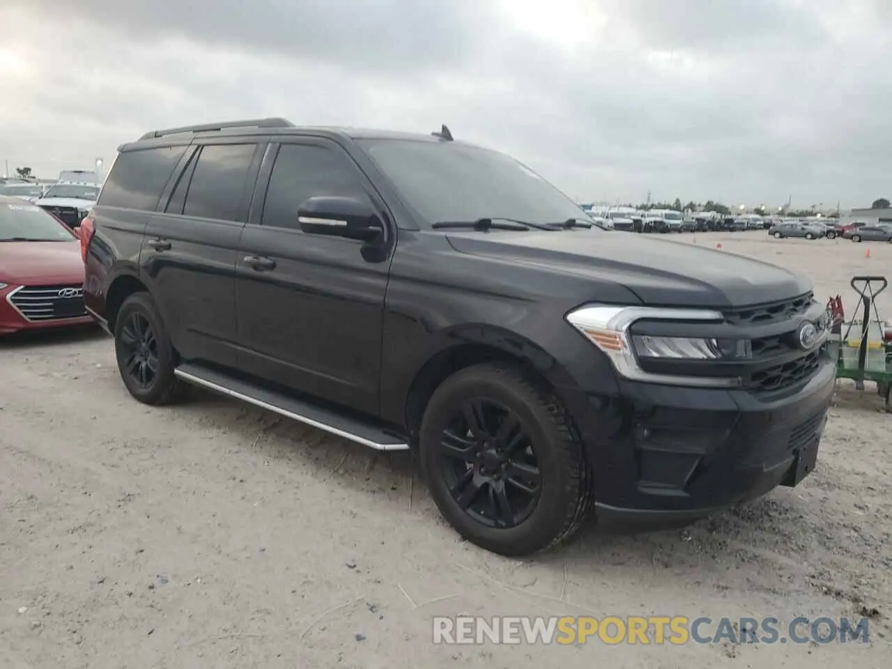 4 Photograph of a damaged car 1FMJU1HT6NEA18229 FORD EXPEDITION 2022