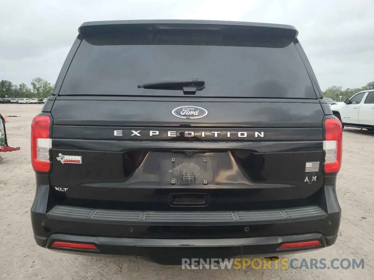 6 Photograph of a damaged car 1FMJU1HT6NEA18229 FORD EXPEDITION 2022