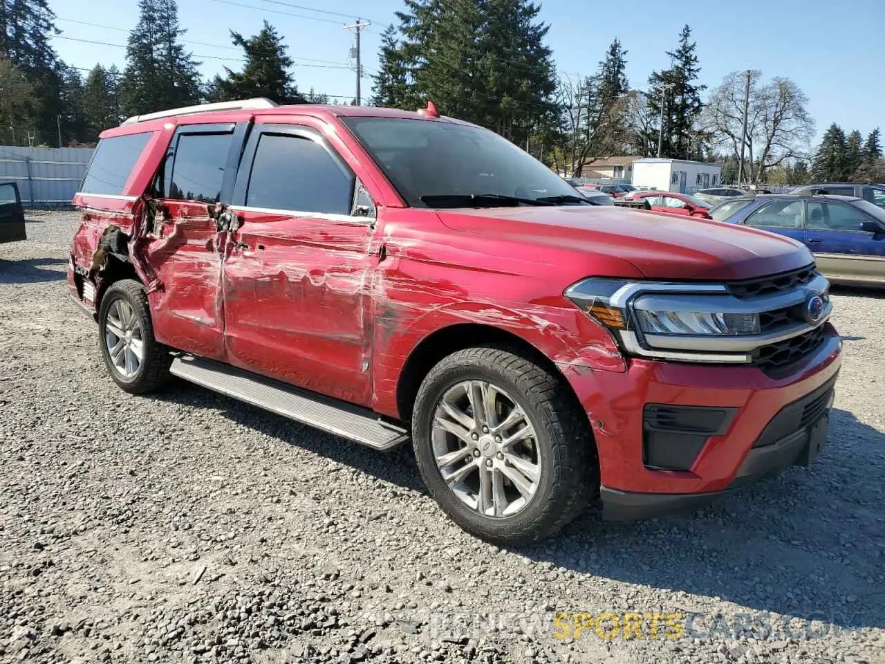 4 Photograph of a damaged car 1FMJU1JT4NEA19518 FORD EXPEDITION 2022