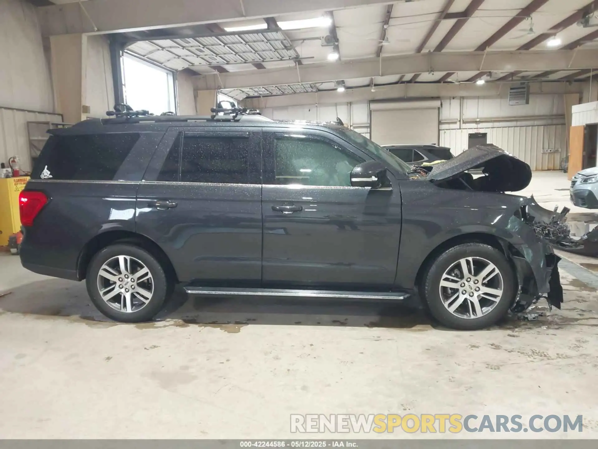 13 Photograph of a damaged car 1FMJU1JT7NEA55056 FORD EXPEDITION 2022