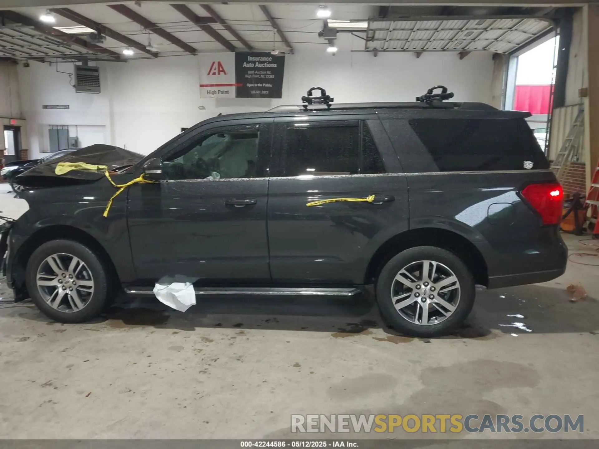 14 Photograph of a damaged car 1FMJU1JT7NEA55056 FORD EXPEDITION 2022