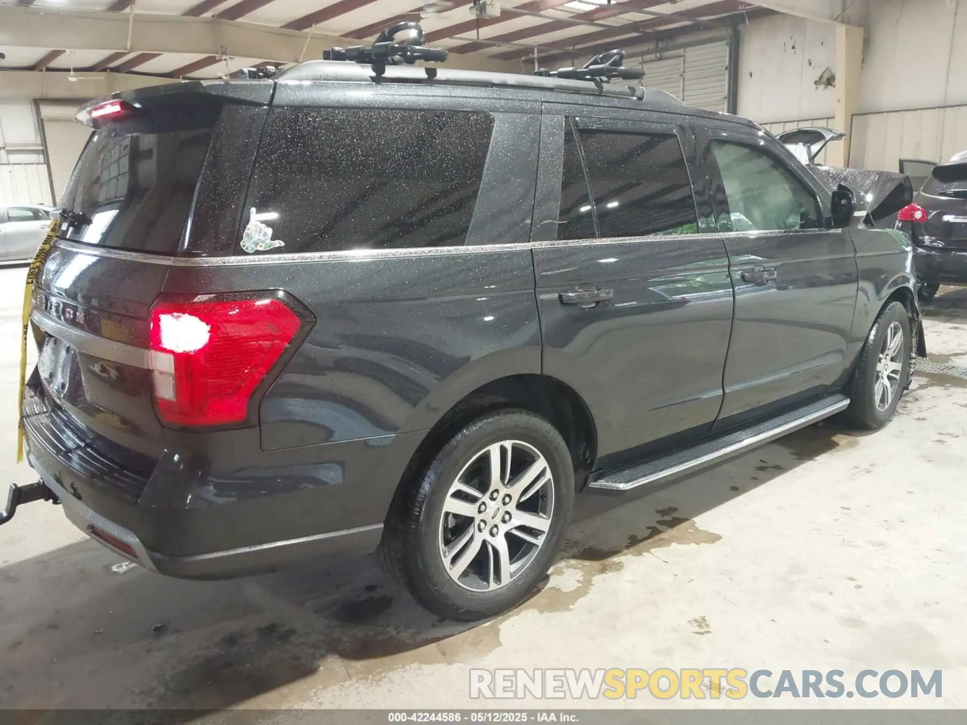 4 Photograph of a damaged car 1FMJU1JT7NEA55056 FORD EXPEDITION 2022