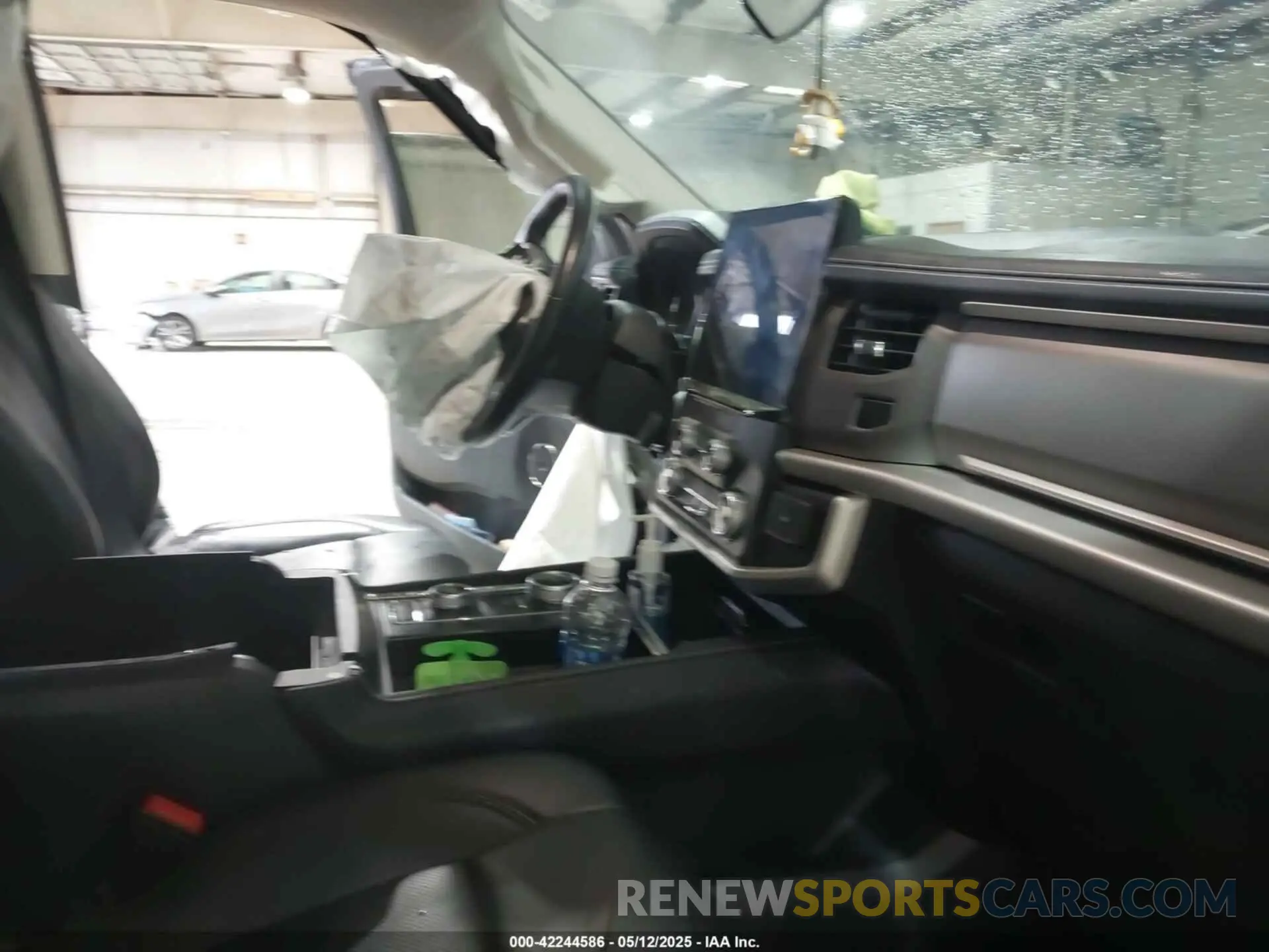 5 Photograph of a damaged car 1FMJU1JT7NEA55056 FORD EXPEDITION 2022