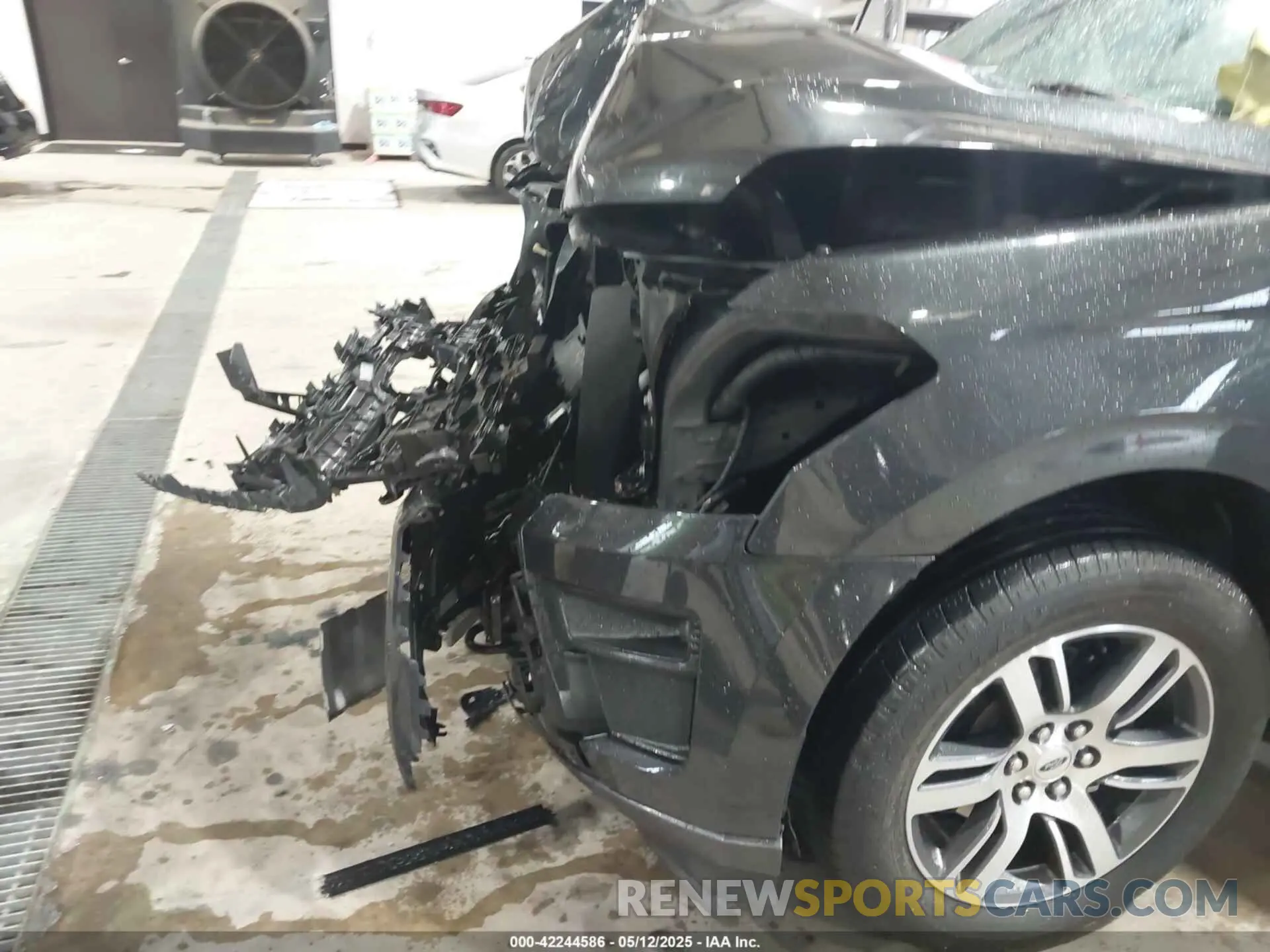 6 Photograph of a damaged car 1FMJU1JT7NEA55056 FORD EXPEDITION 2022