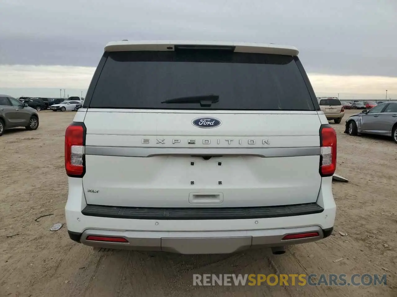 6 Photograph of a damaged car 1FMJU1JT9NEA09633 FORD EXPEDITION 2022