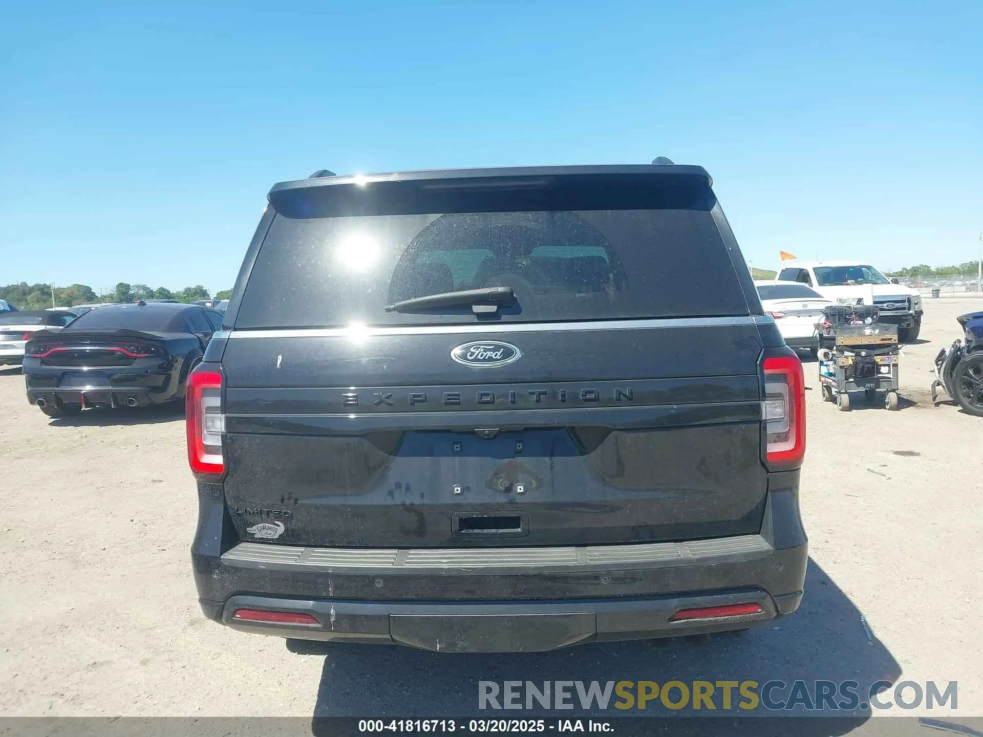 17 Photograph of a damaged car 1FMJU1KT3NEA45980 FORD EXPEDITION 2022