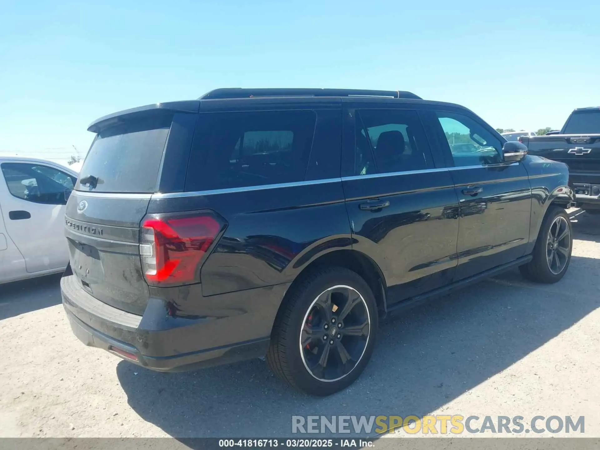 4 Photograph of a damaged car 1FMJU1KT3NEA45980 FORD EXPEDITION 2022