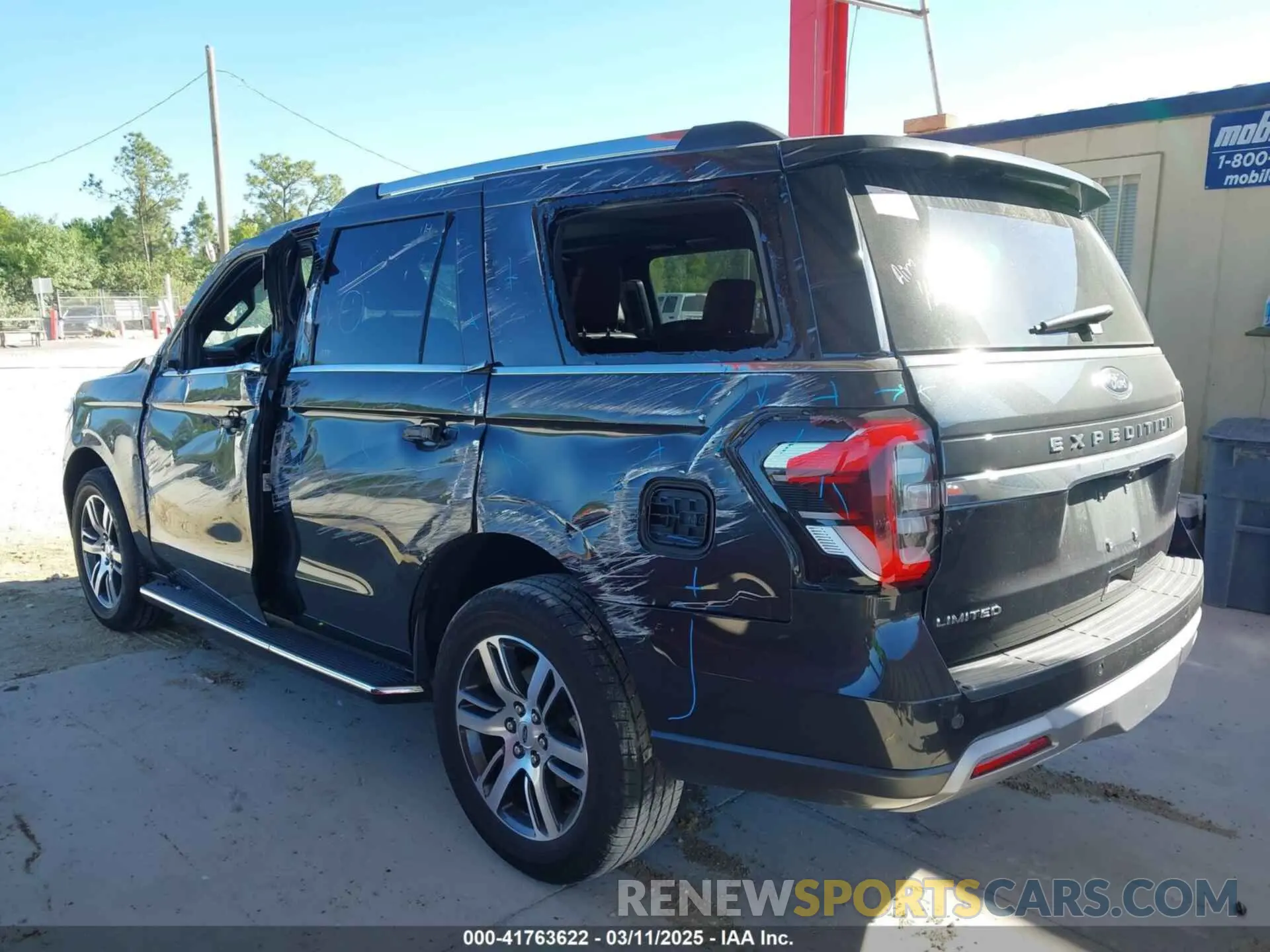 18 Photograph of a damaged car 1FMJU1KT3NEA66988 FORD EXPEDITION 2022