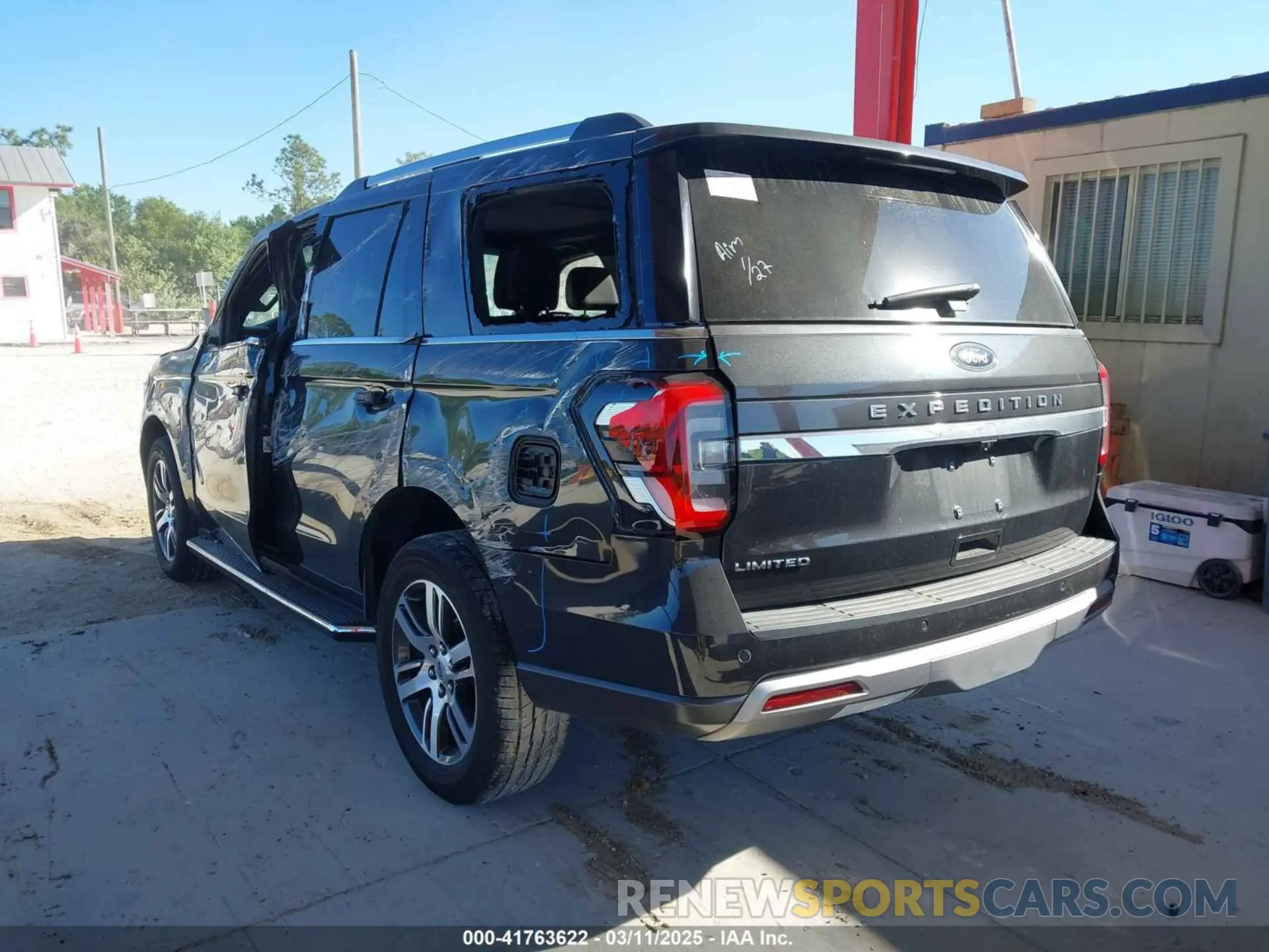 3 Photograph of a damaged car 1FMJU1KT3NEA66988 FORD EXPEDITION 2022