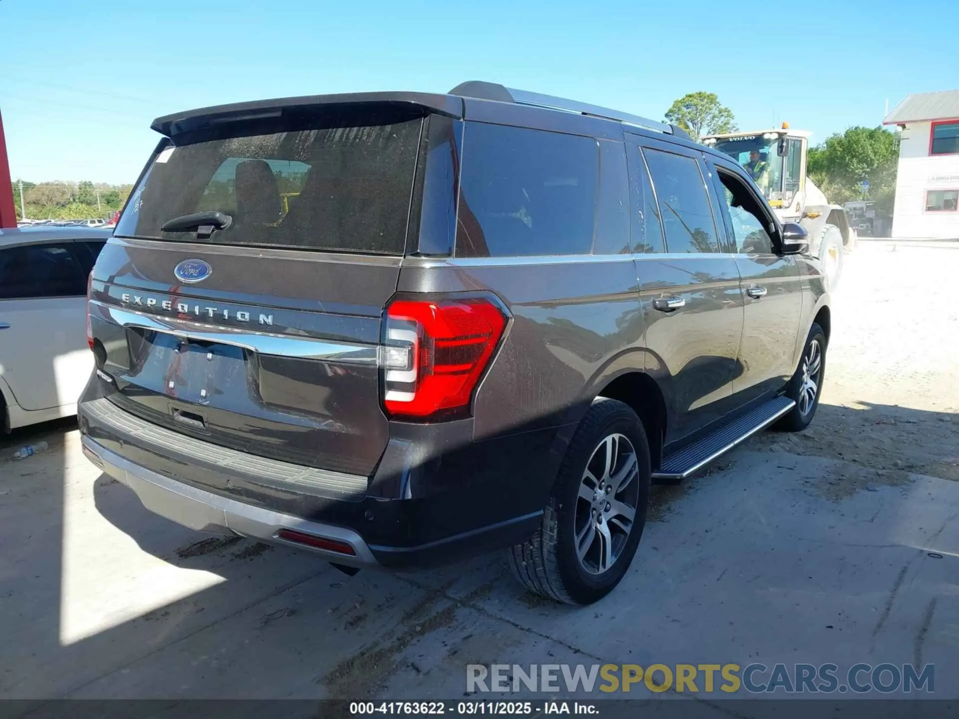 4 Photograph of a damaged car 1FMJU1KT3NEA66988 FORD EXPEDITION 2022