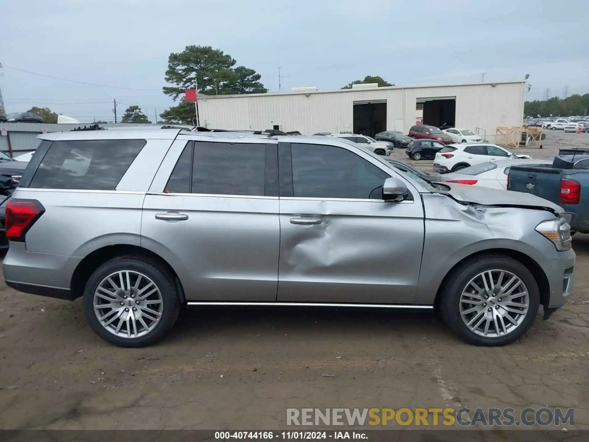 13 Photograph of a damaged car 1FMJU1KT4NEA05973 FORD EXPEDITION 2022