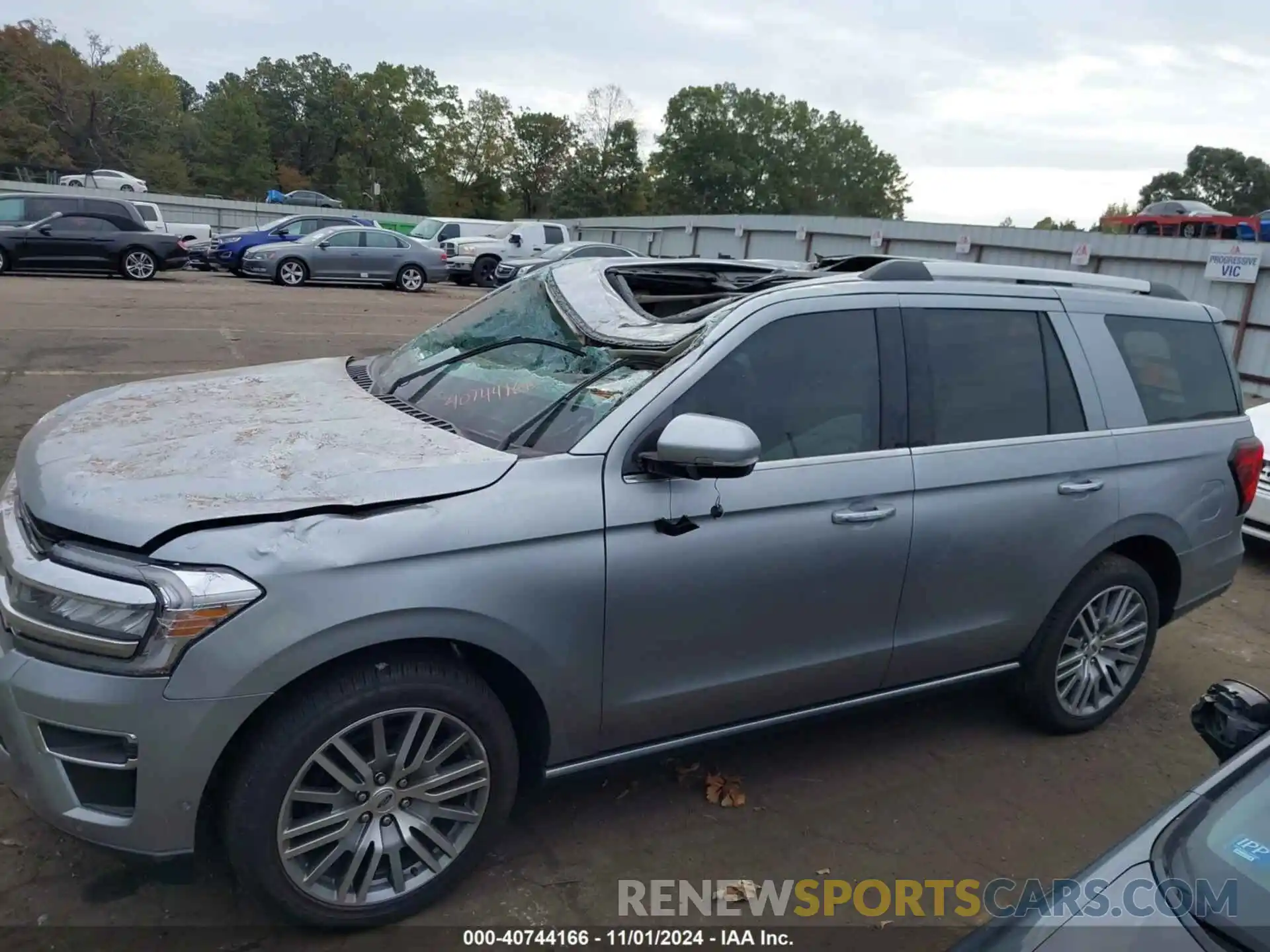 14 Photograph of a damaged car 1FMJU1KT4NEA05973 FORD EXPEDITION 2022