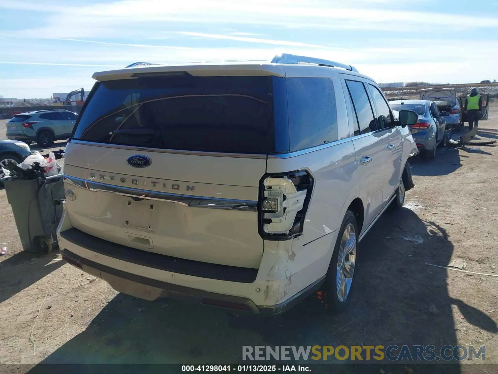 4 Photograph of a damaged car 1FMJU1PT2NEA07911 FORD EXPEDITION 2022