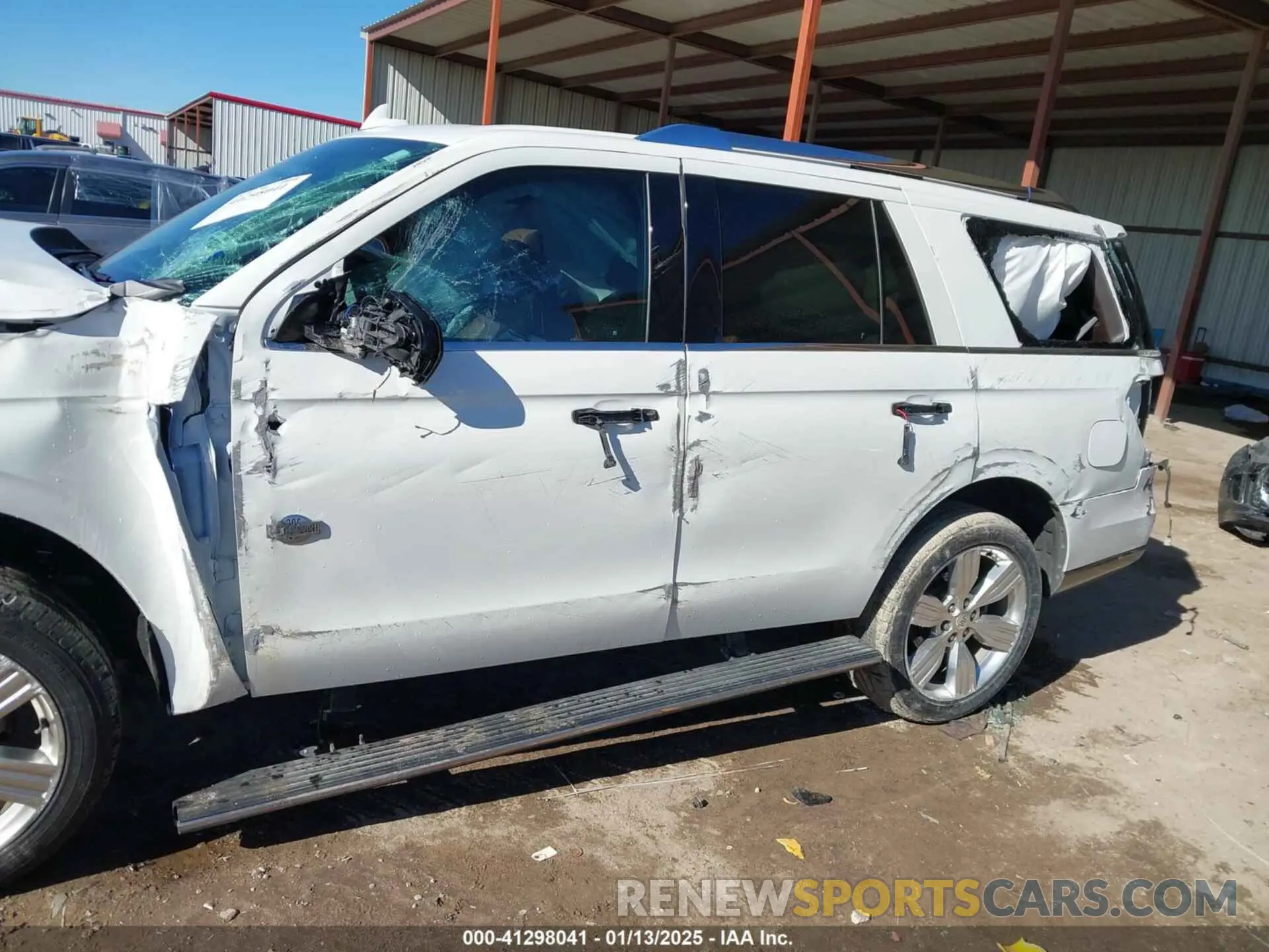 6 Photograph of a damaged car 1FMJU1PT2NEA07911 FORD EXPEDITION 2022