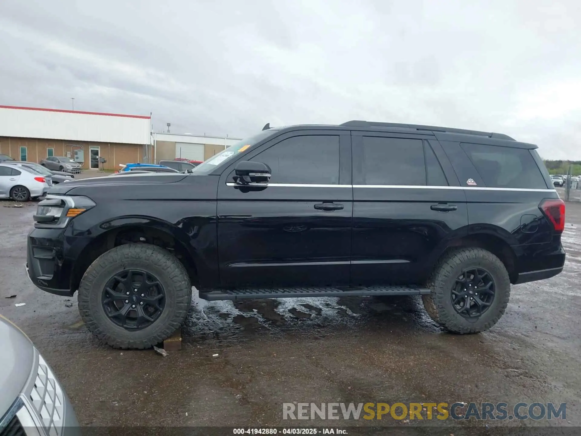 14 Photograph of a damaged car 1FMJU1RT2NEA18033 FORD EXPEDITION 2022
