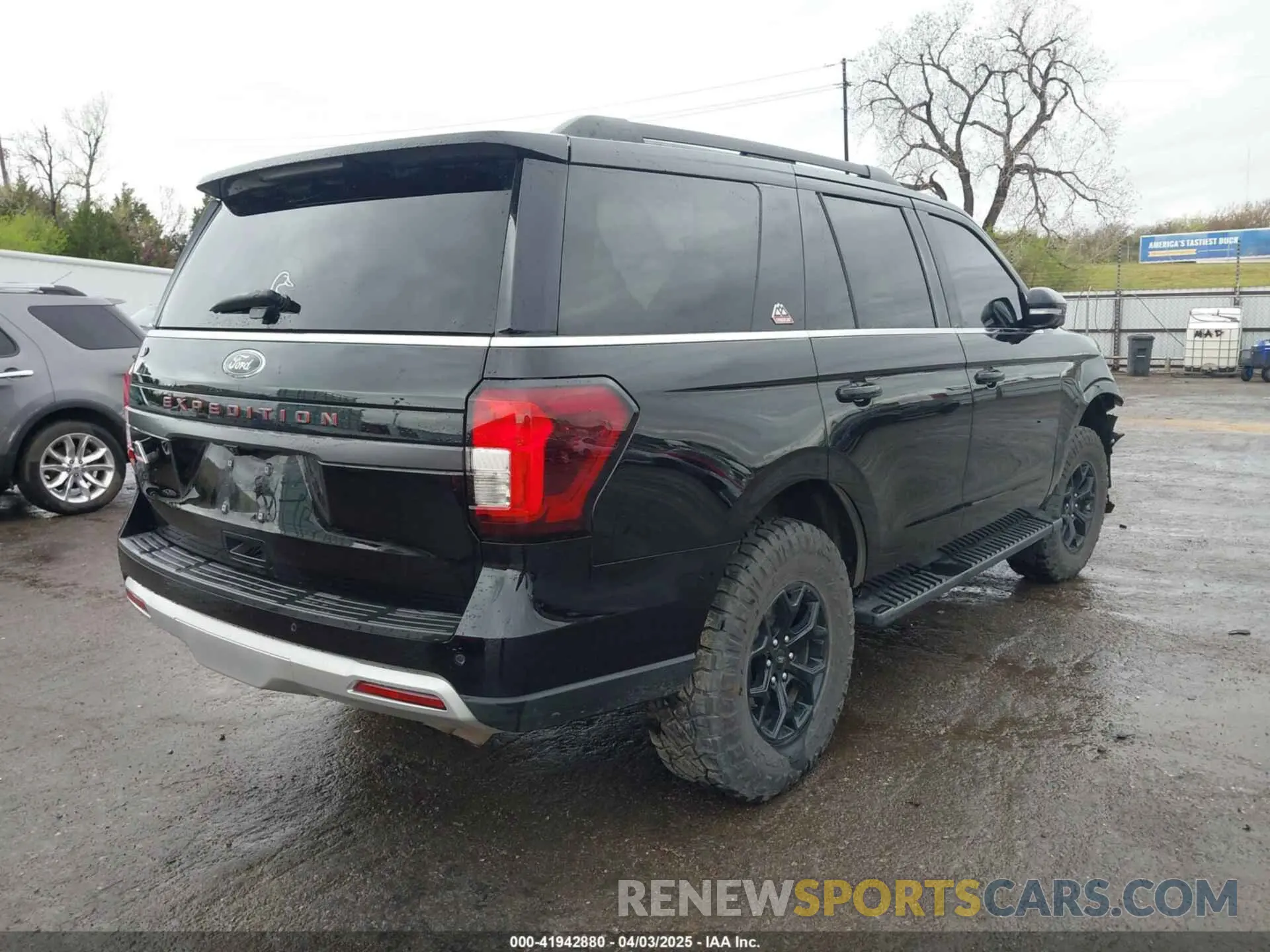 4 Photograph of a damaged car 1FMJU1RT2NEA18033 FORD EXPEDITION 2022