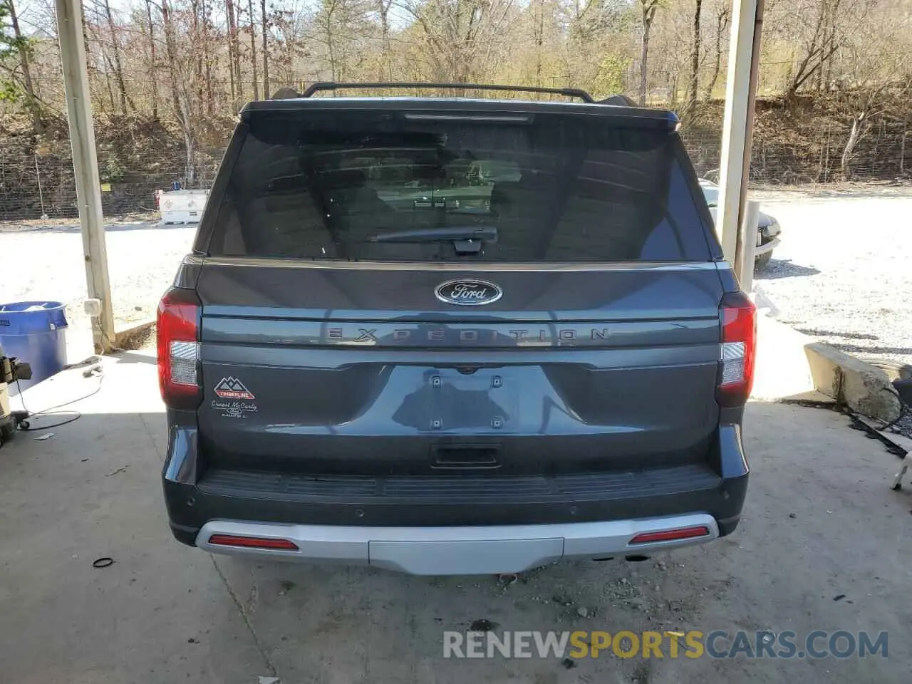 11 Photograph of a damaged car 1FMJU1RT6NEA01705 FORD EXPEDITION 2022