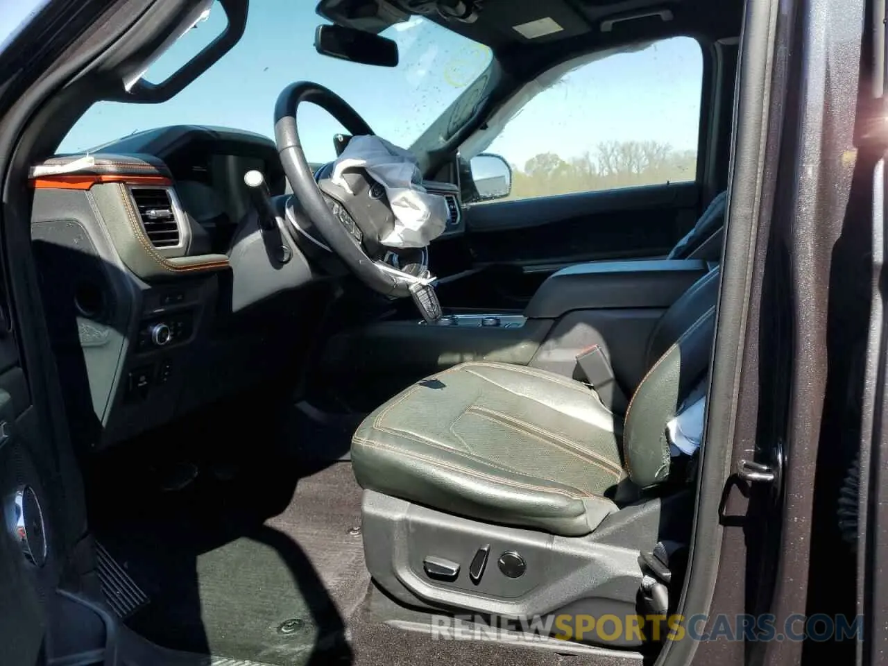 13 Photograph of a damaged car 1FMJU1RT6NEA01705 FORD EXPEDITION 2022