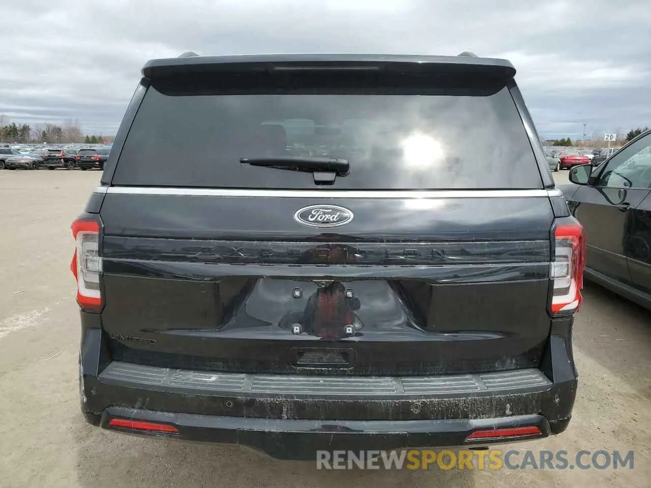 6 Photograph of a damaged car 1FMJU2AT1NEA00902 FORD EXPEDITION 2022