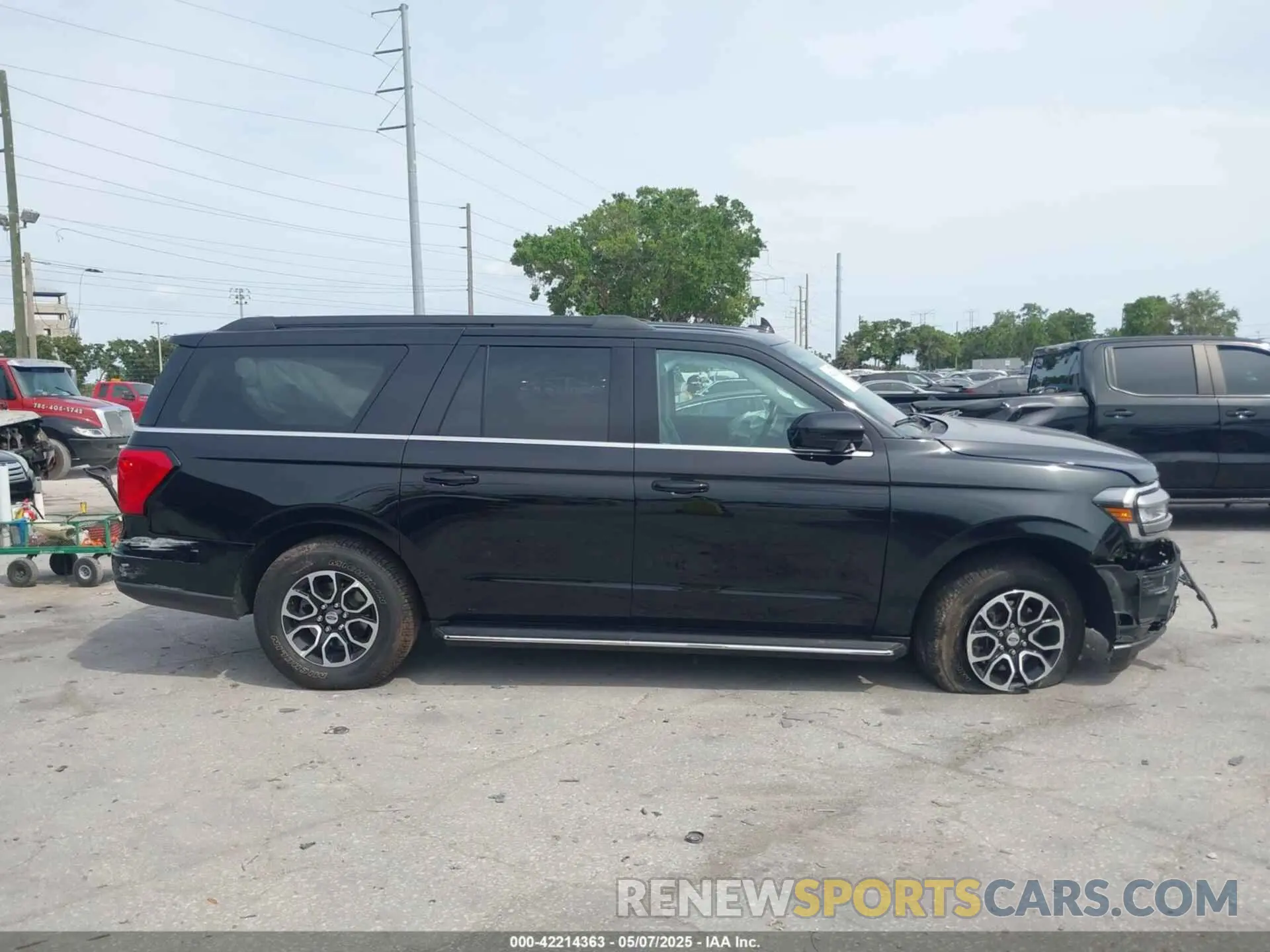 13 Photograph of a damaged car 1FMJK1J81PEA03636 FORD EXPEDITION 2023