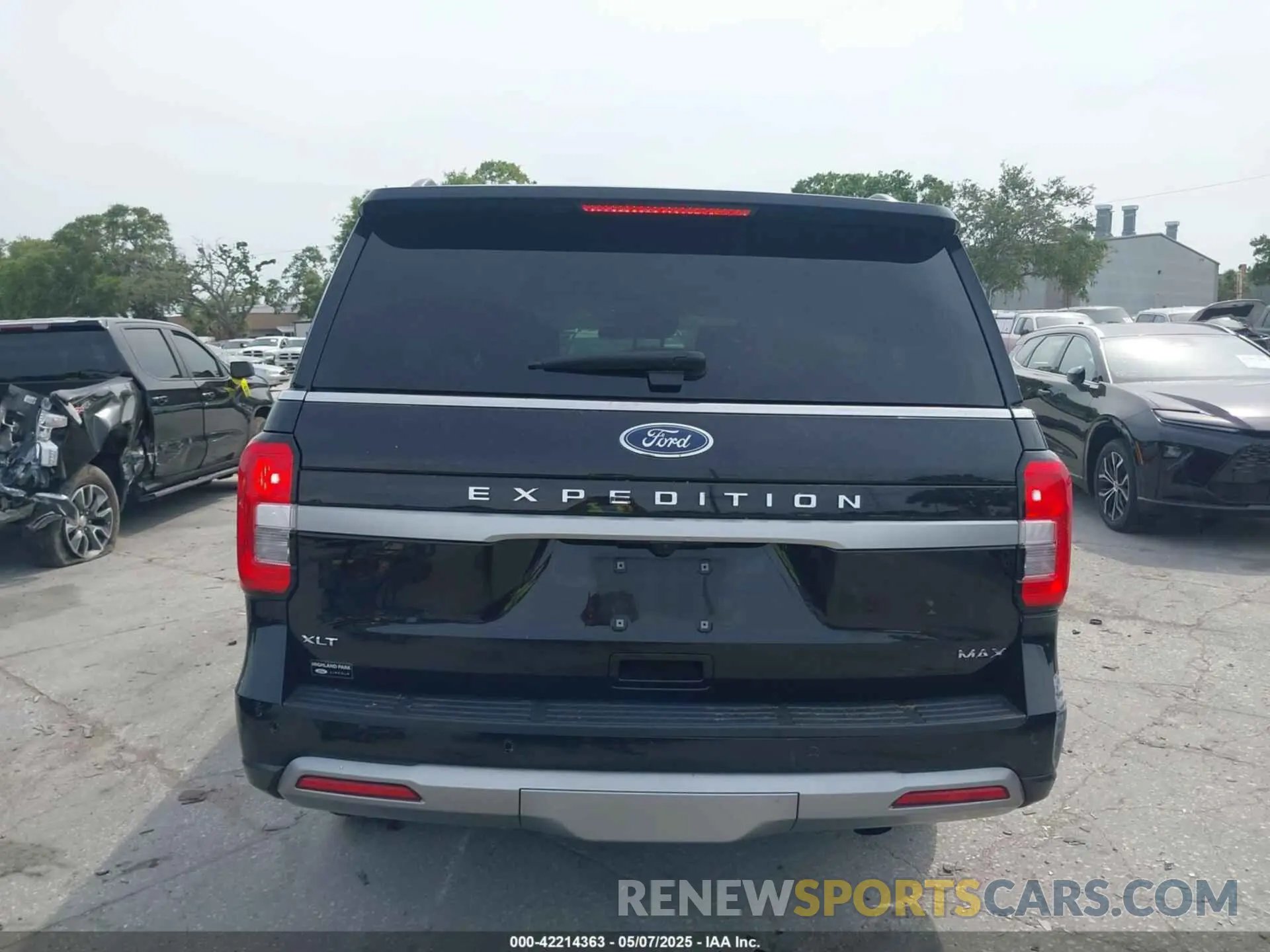16 Photograph of a damaged car 1FMJK1J81PEA03636 FORD EXPEDITION 2023