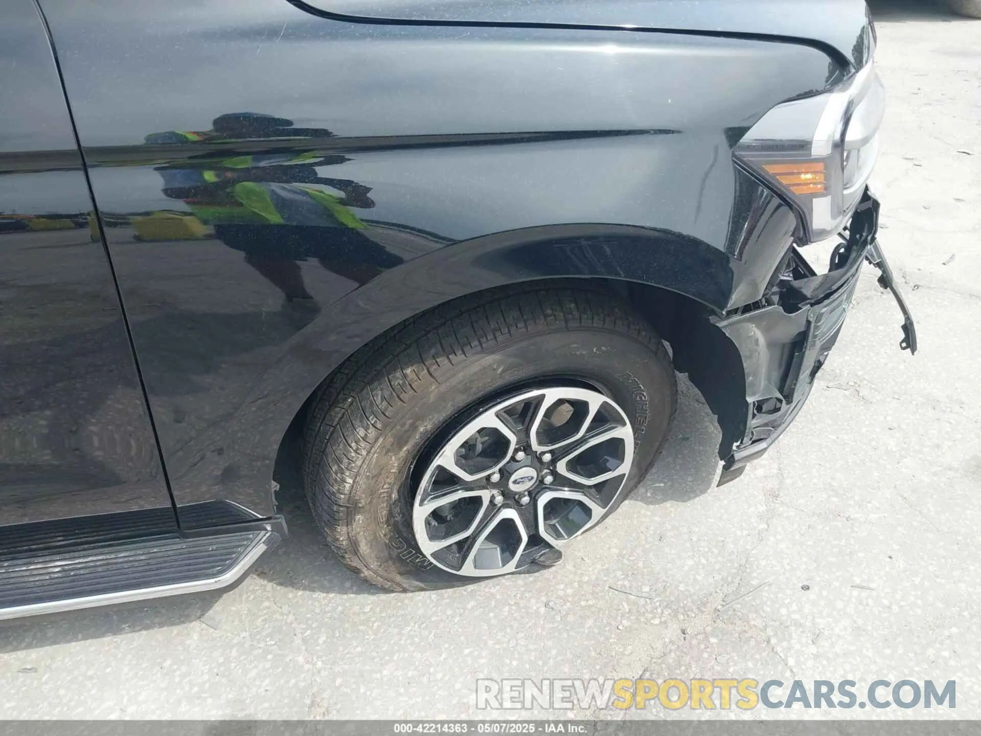 21 Photograph of a damaged car 1FMJK1J81PEA03636 FORD EXPEDITION 2023