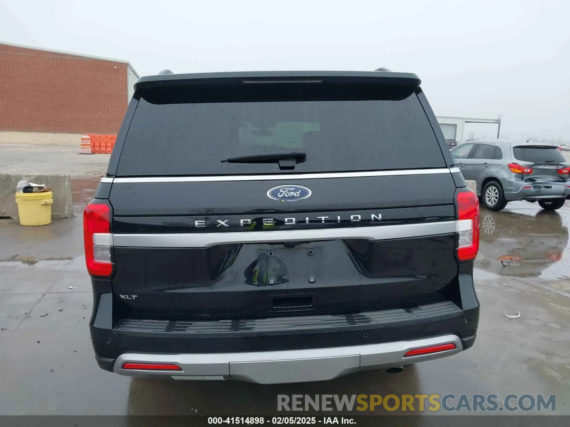 17 Photograph of a damaged car 1FMJU1H86PEA14891 FORD EXPEDITION 2023