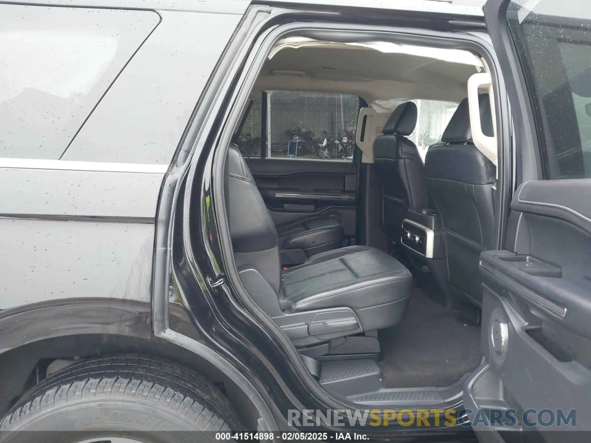 8 Photograph of a damaged car 1FMJU1H86PEA14891 FORD EXPEDITION 2023