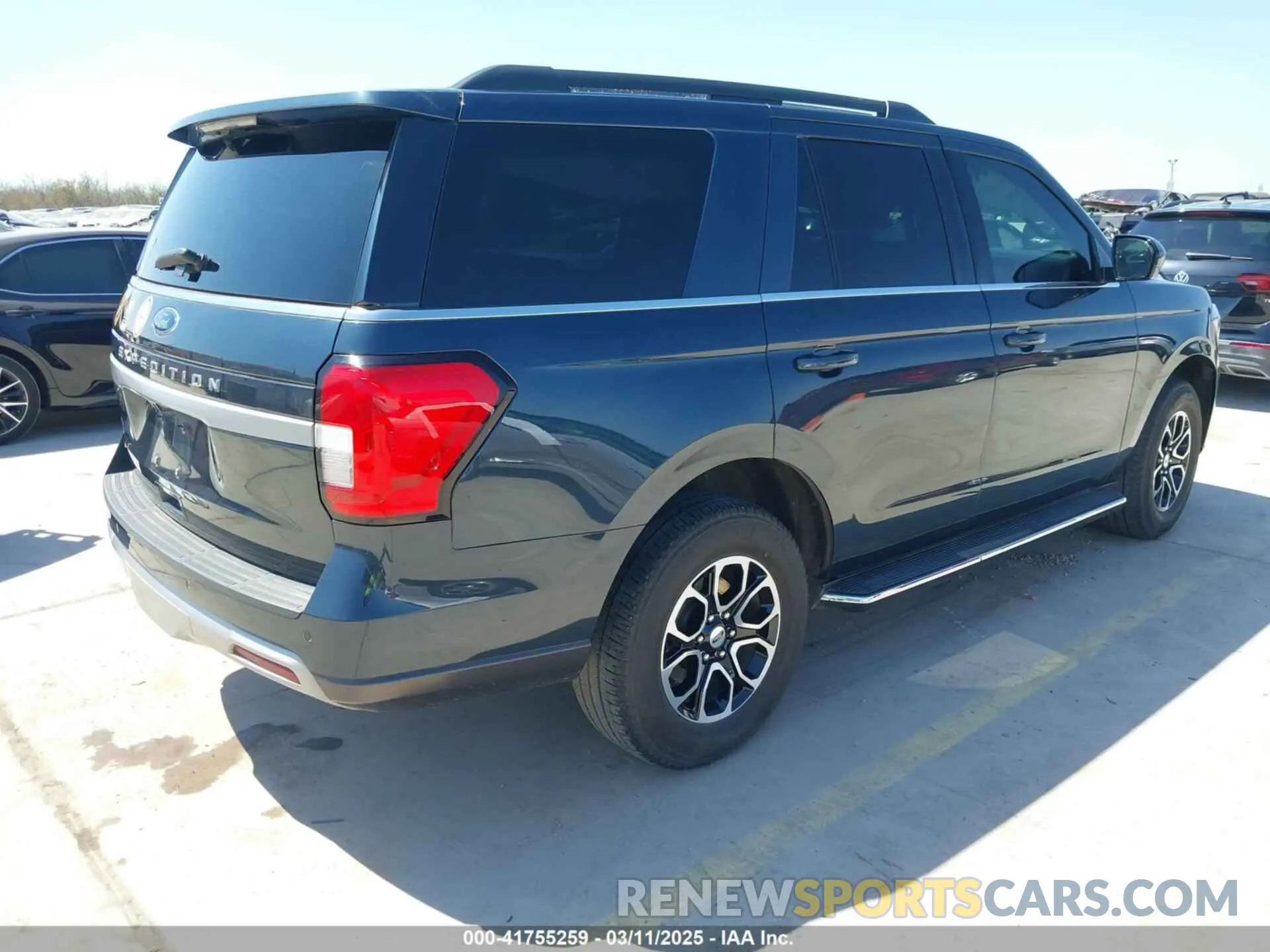 4 Photograph of a damaged car 1FMJU1J82PEA45419 FORD EXPEDITION 2023
