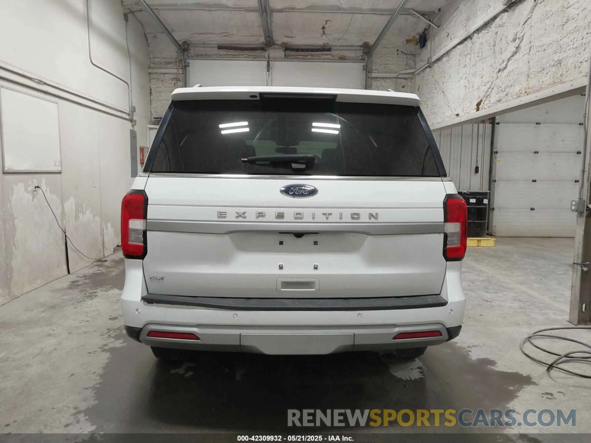 16 Photograph of a damaged car 1FMJU1J83PEA51200 FORD EXPEDITION 2023