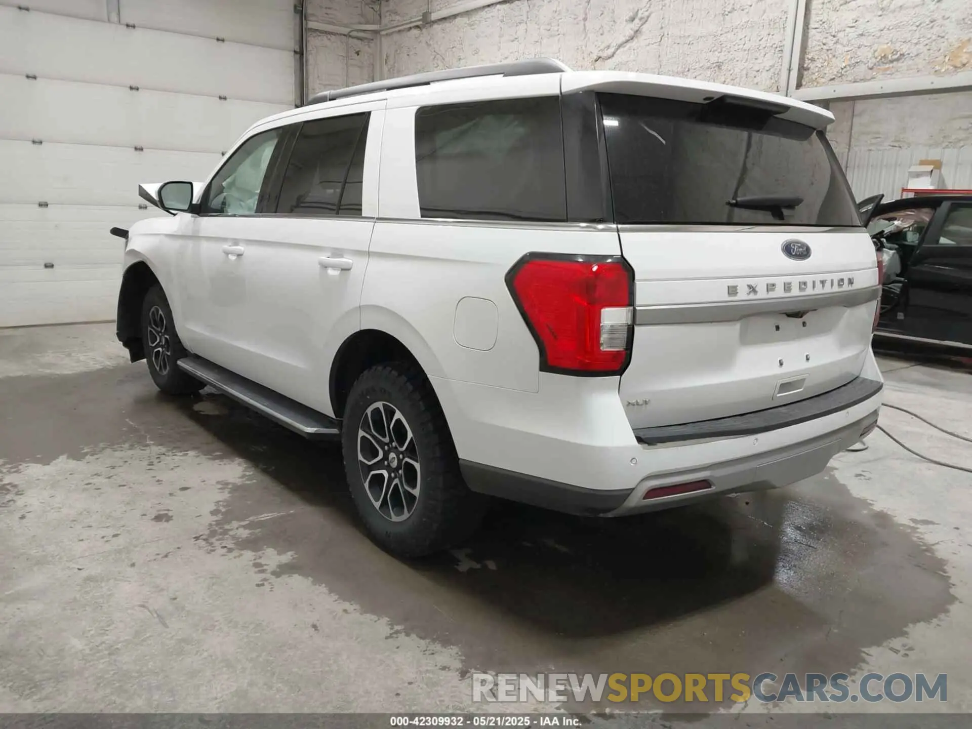 3 Photograph of a damaged car 1FMJU1J83PEA51200 FORD EXPEDITION 2023