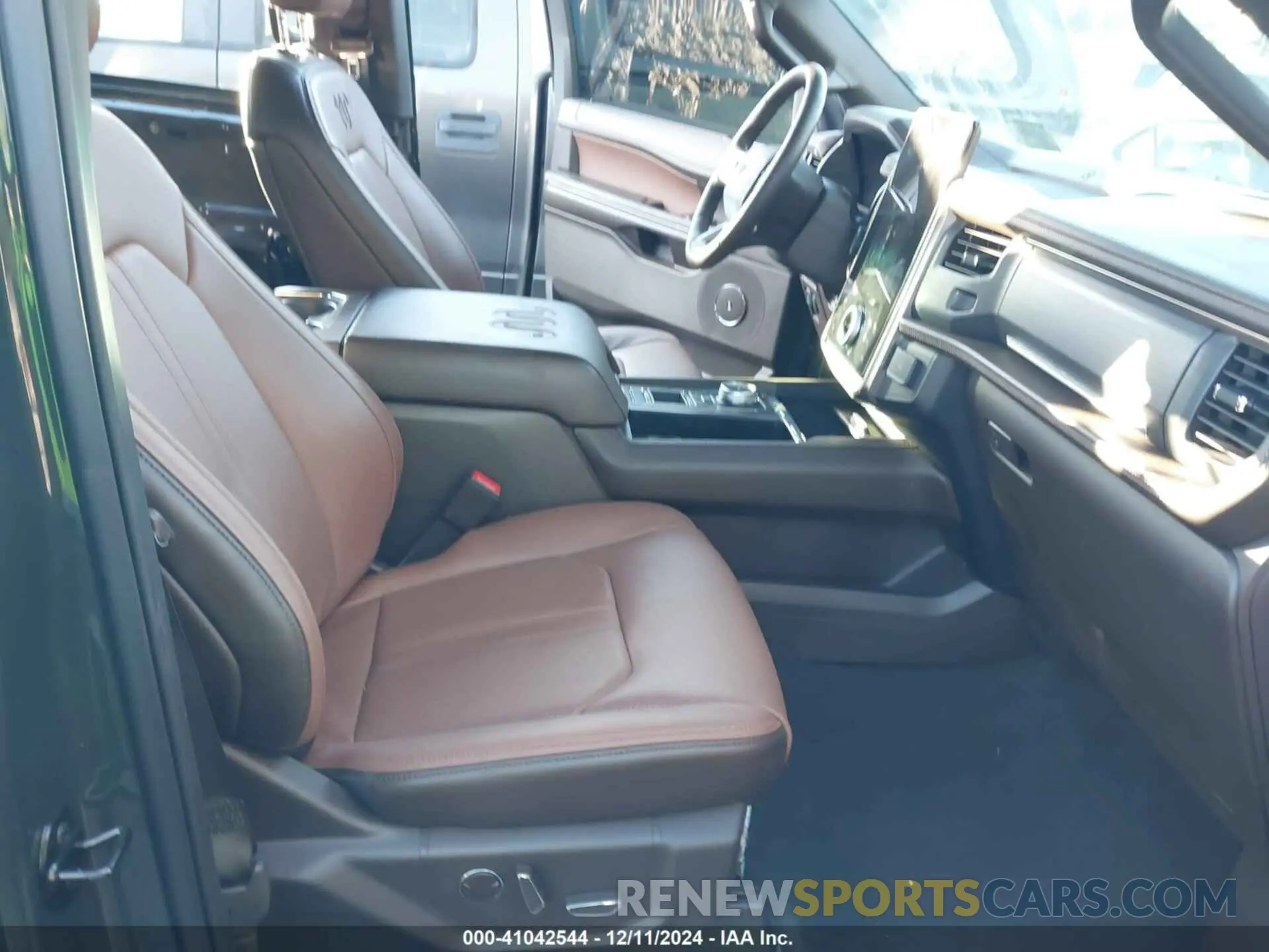 5 Photograph of a damaged car 1FMJU1N86PEA24308 FORD EXPEDITION 2023