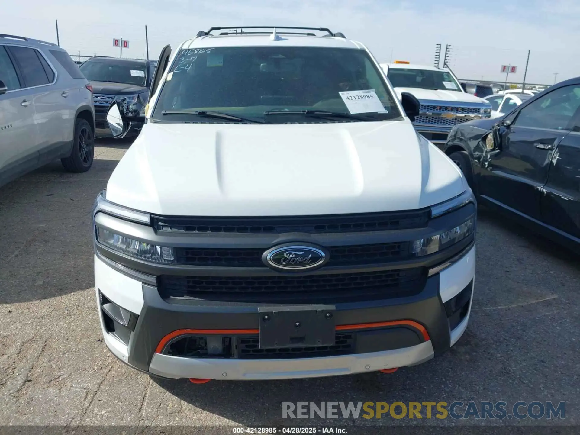 13 Photograph of a damaged car 1FMJU1RG7PEA18082 FORD EXPEDITION 2023