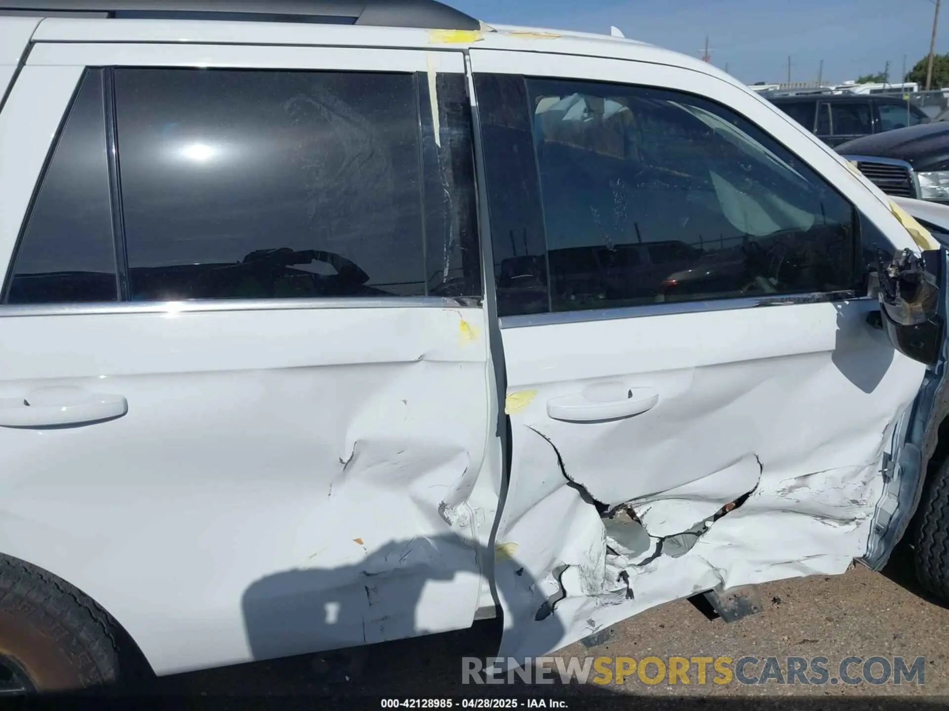 14 Photograph of a damaged car 1FMJU1RG7PEA18082 FORD EXPEDITION 2023