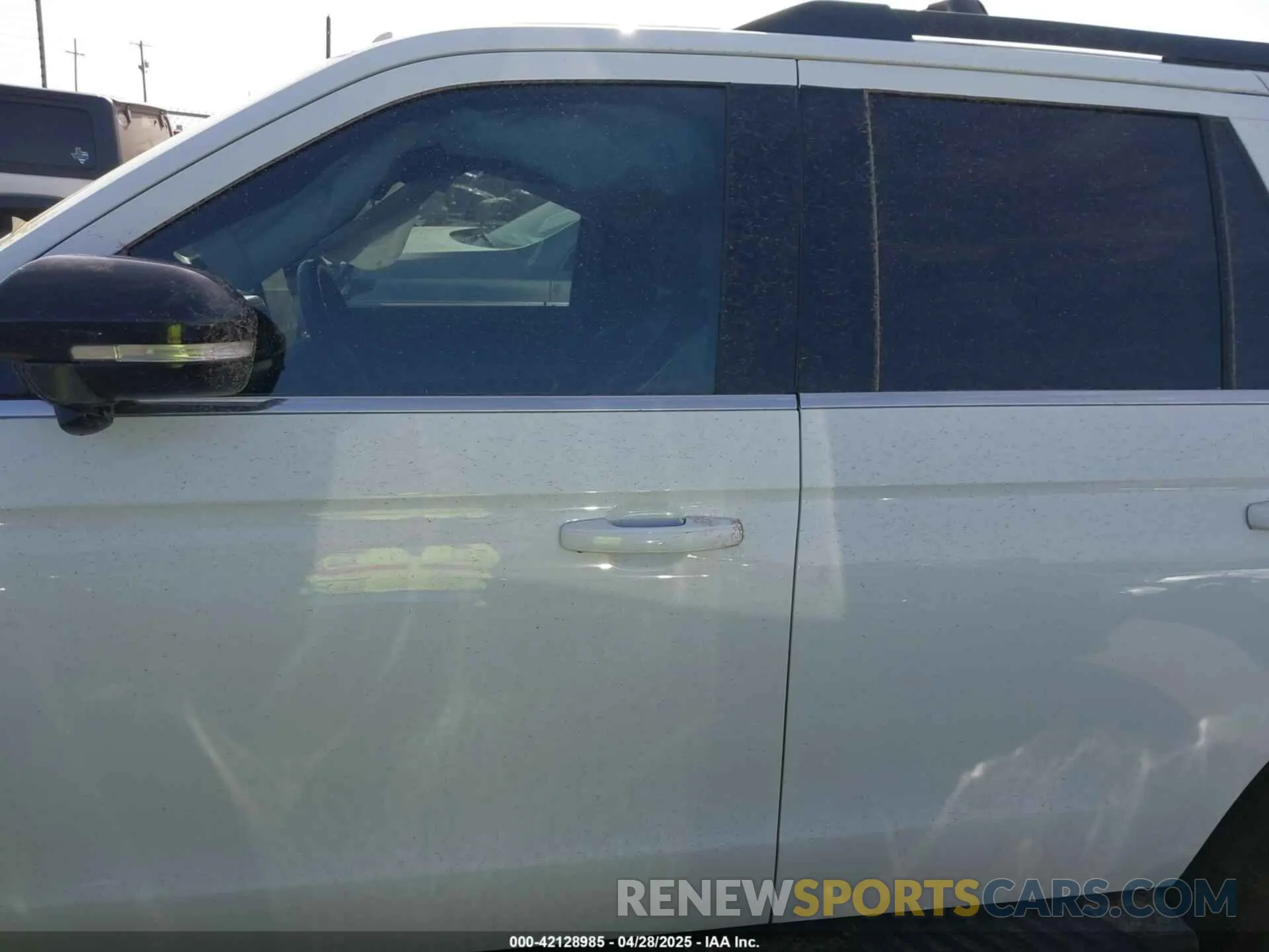 15 Photograph of a damaged car 1FMJU1RG7PEA18082 FORD EXPEDITION 2023