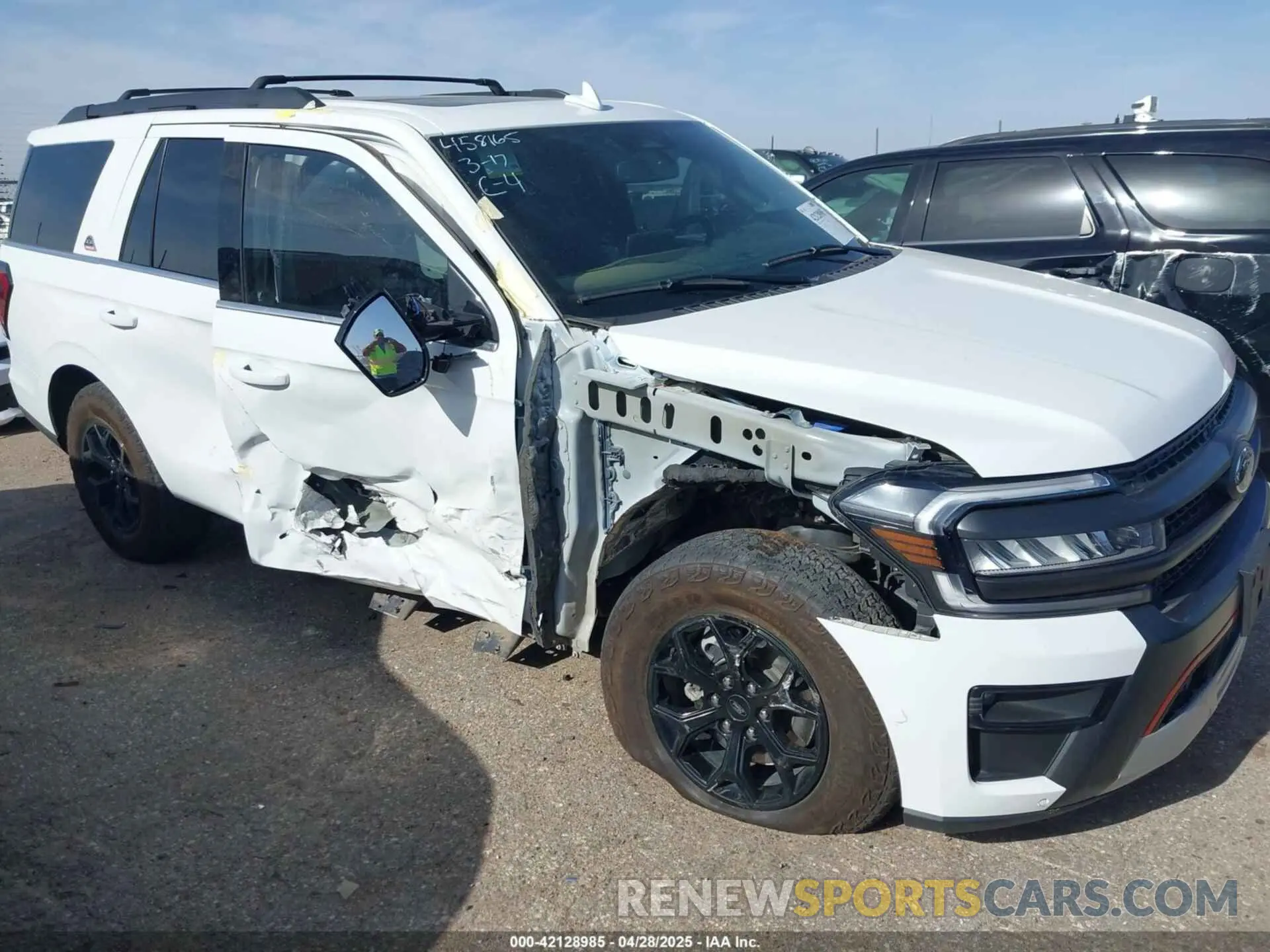 6 Photograph of a damaged car 1FMJU1RG7PEA18082 FORD EXPEDITION 2023