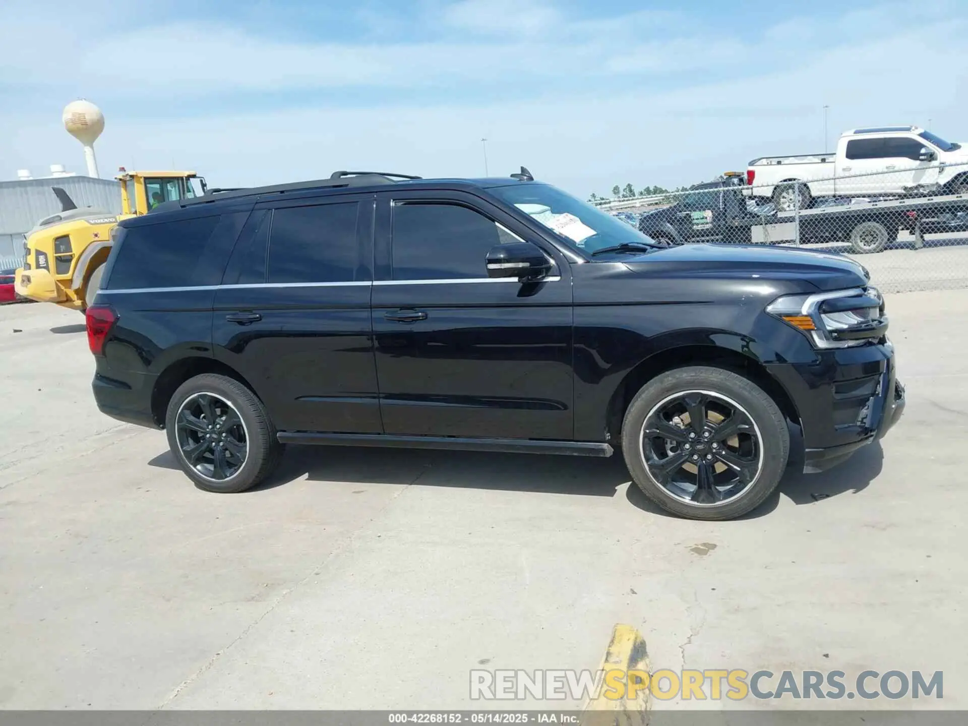 13 Photograph of a damaged car 1FMJU2A81PEA34207 FORD EXPEDITION 2023