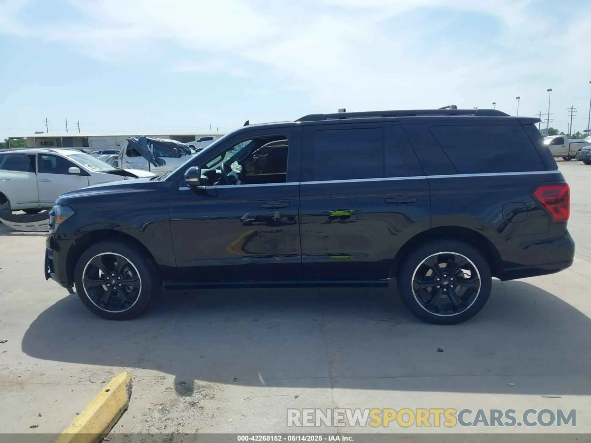 14 Photograph of a damaged car 1FMJU2A81PEA34207 FORD EXPEDITION 2023