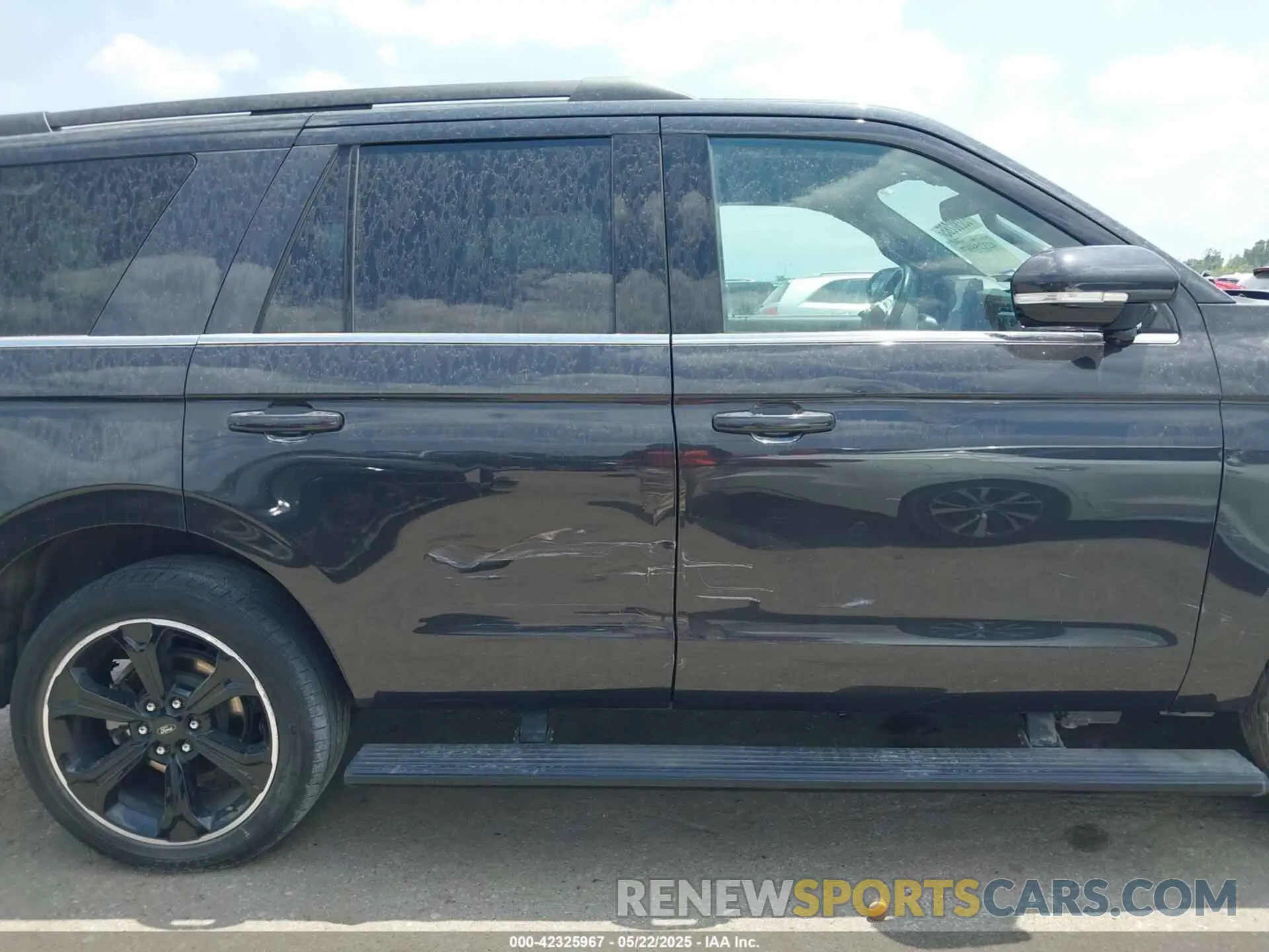 13 Photograph of a damaged car 1FMJU2A81PEA53839 FORD EXPEDITION 2023
