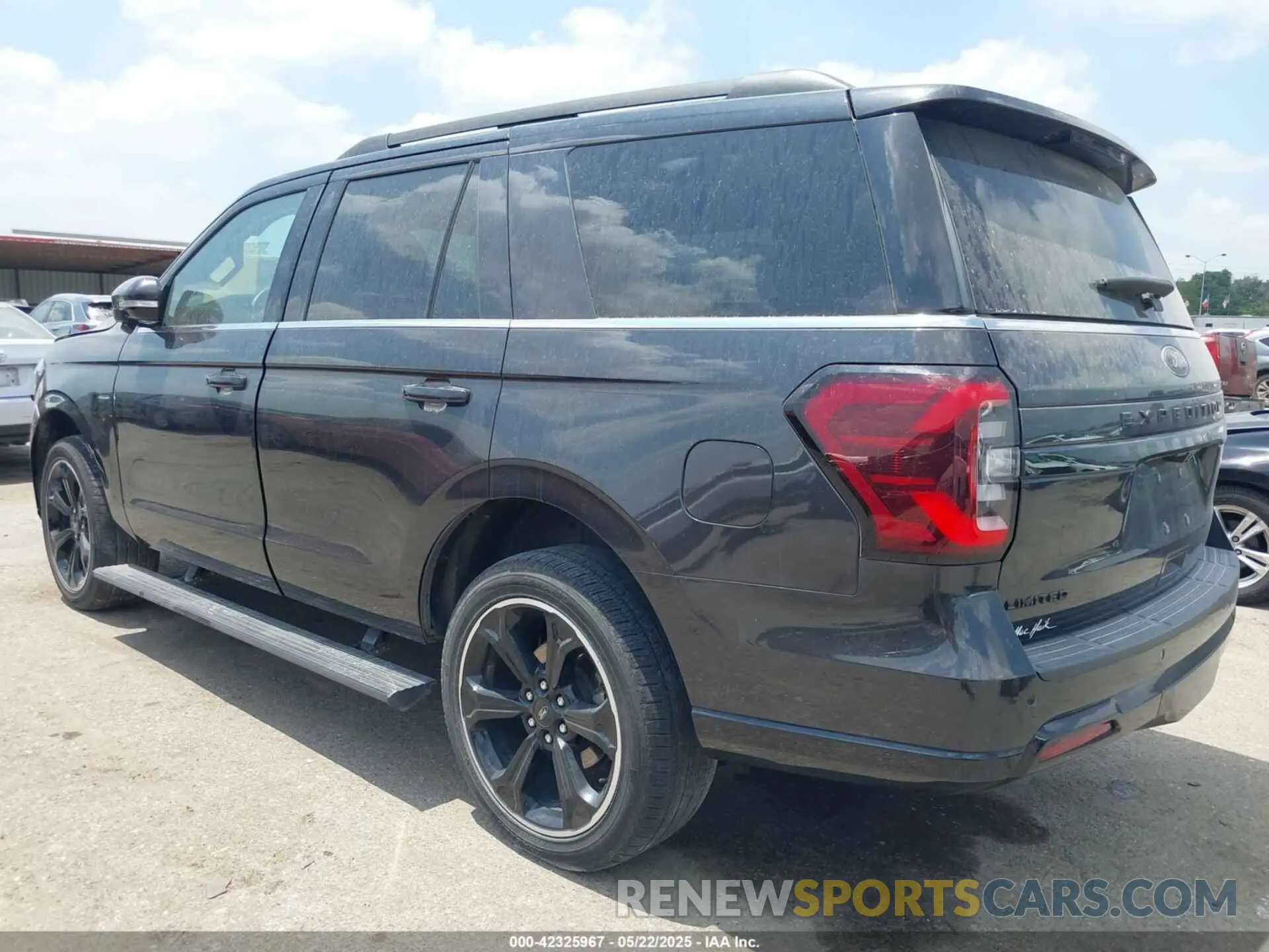 3 Photograph of a damaged car 1FMJU2A81PEA53839 FORD EXPEDITION 2023