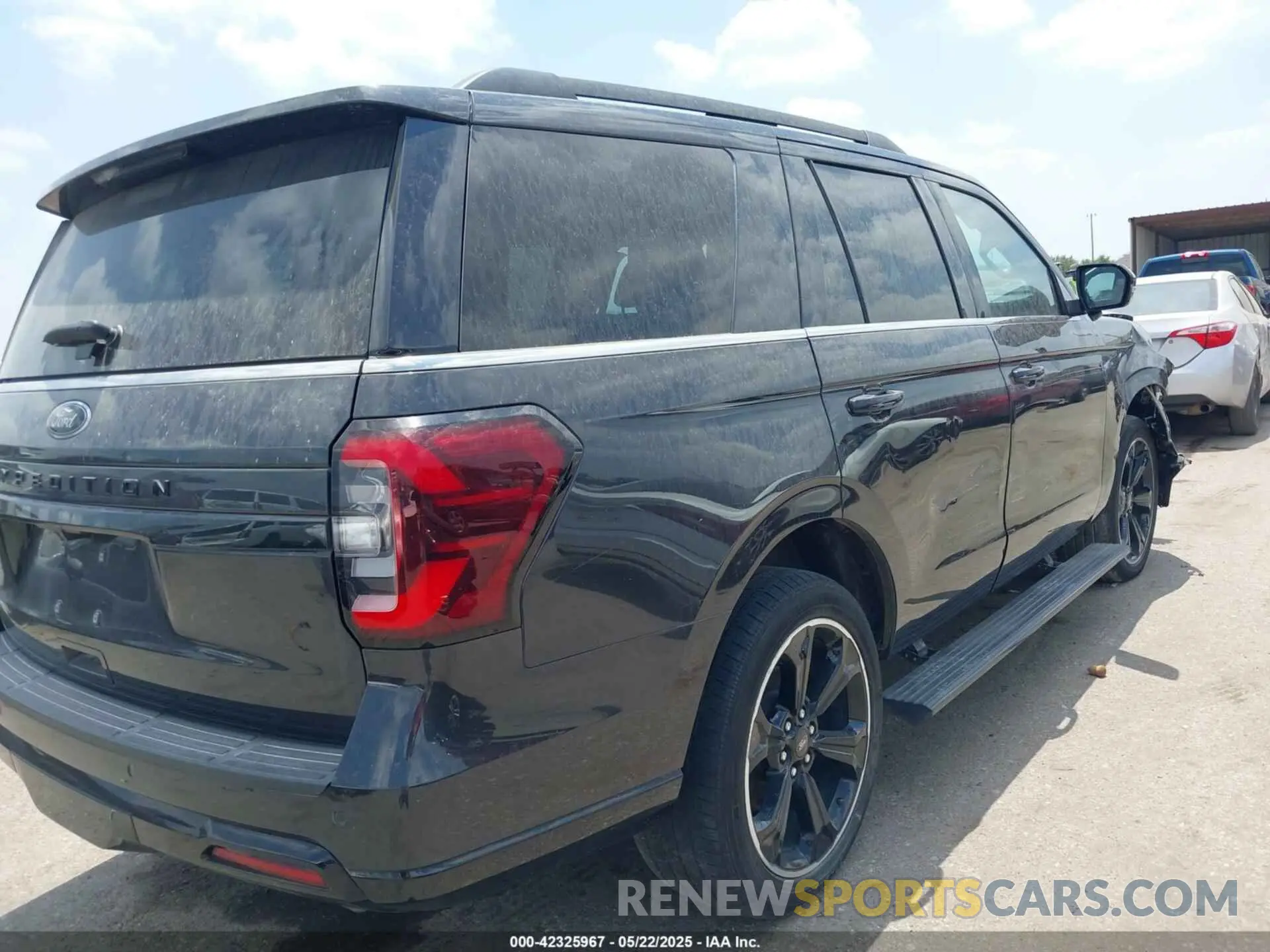 4 Photograph of a damaged car 1FMJU2A81PEA53839 FORD EXPEDITION 2023