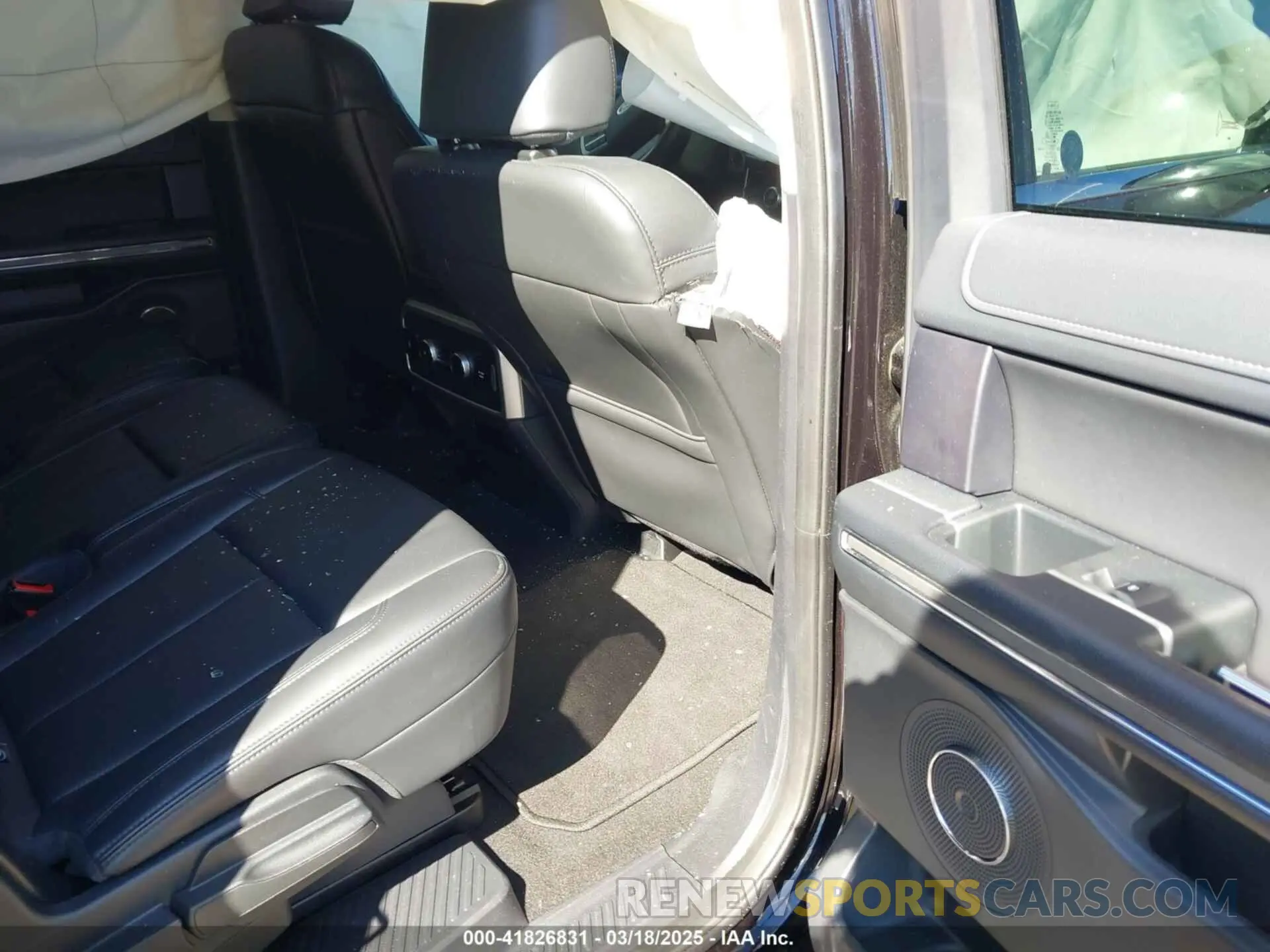 8 Photograph of a damaged car 1FMJK1H83REA27722 FORD EXPEDITION 2024