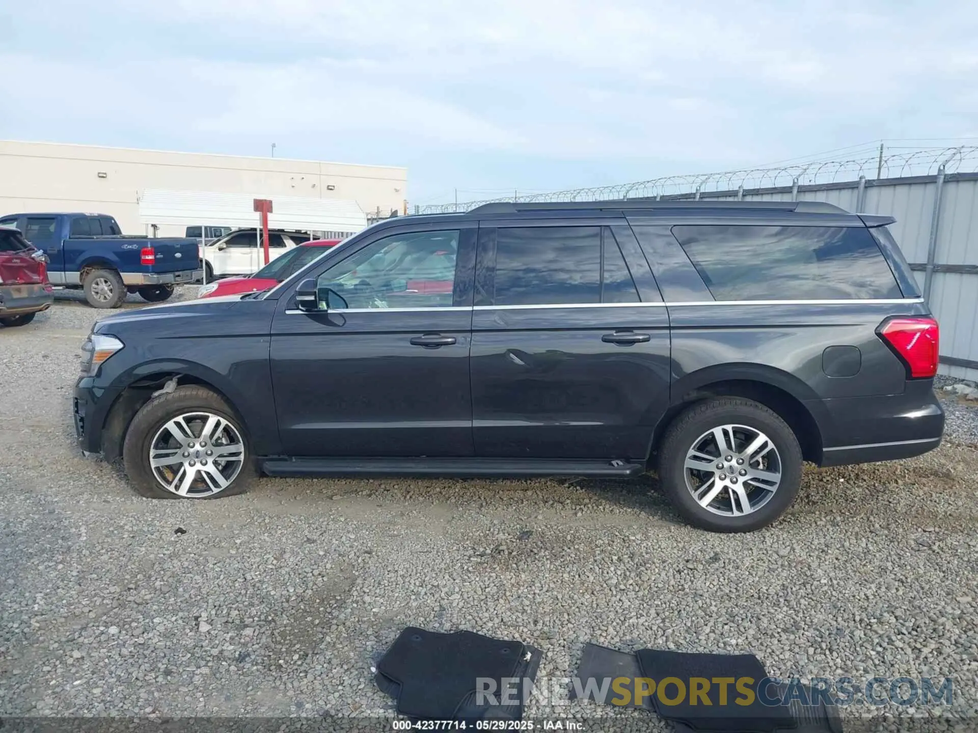 14 Photograph of a damaged car 1FMJK1H83REA85832 FORD EXPEDITION 2024