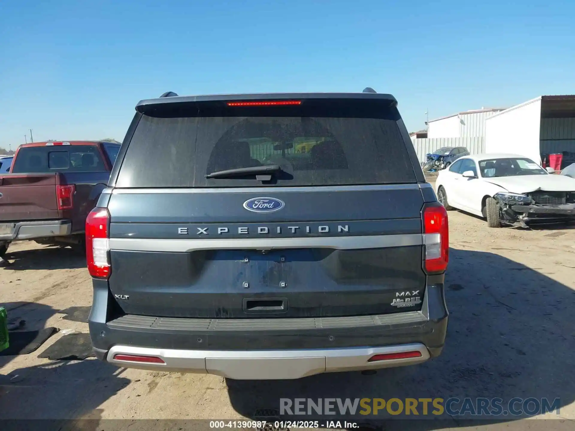 16 Photograph of a damaged car 1FMJK1H87REA31577 FORD EXPEDITION 2024