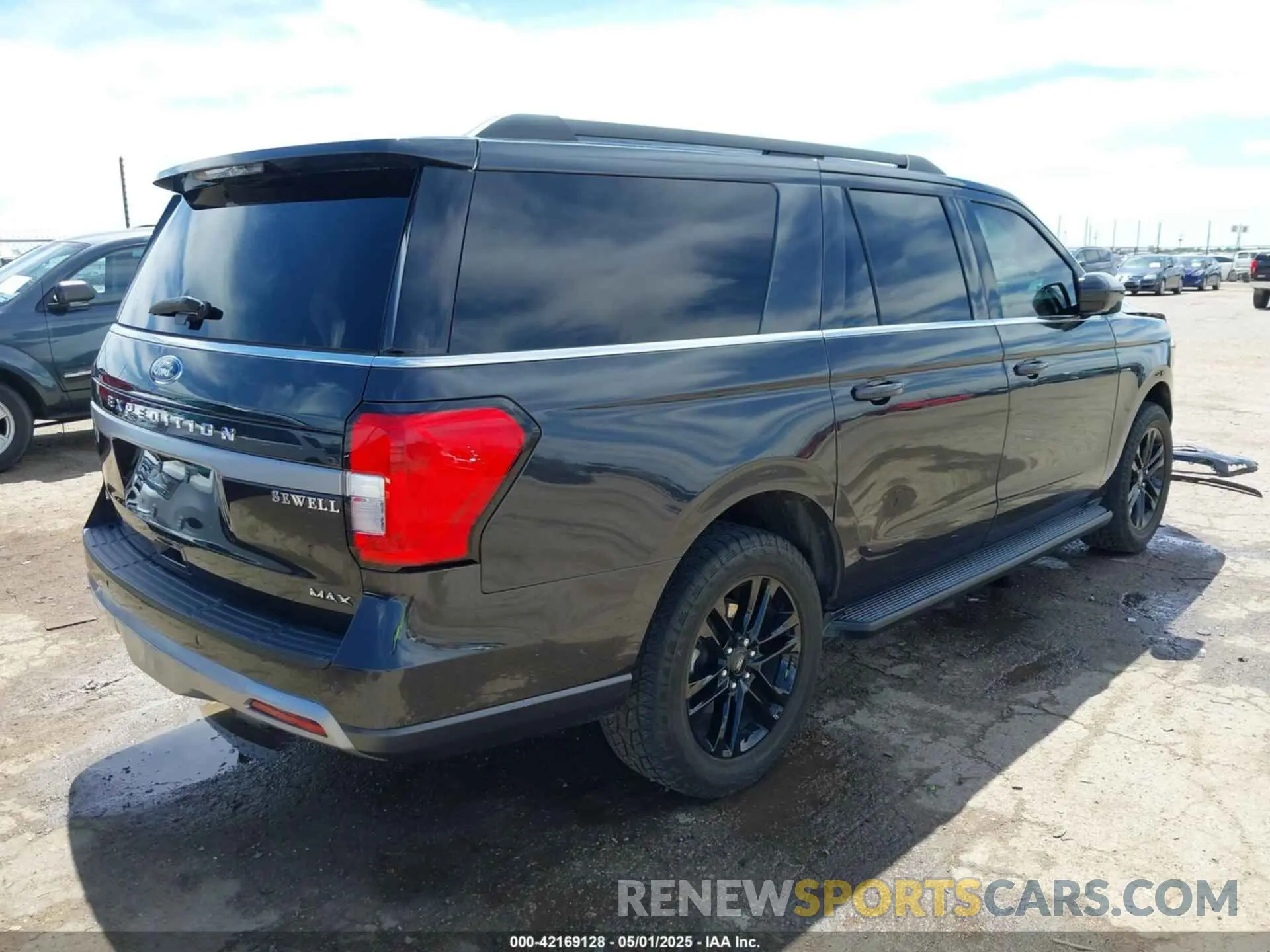 4 Photograph of a damaged car 1FMJK1H87REA37010 FORD EXPEDITION 2024