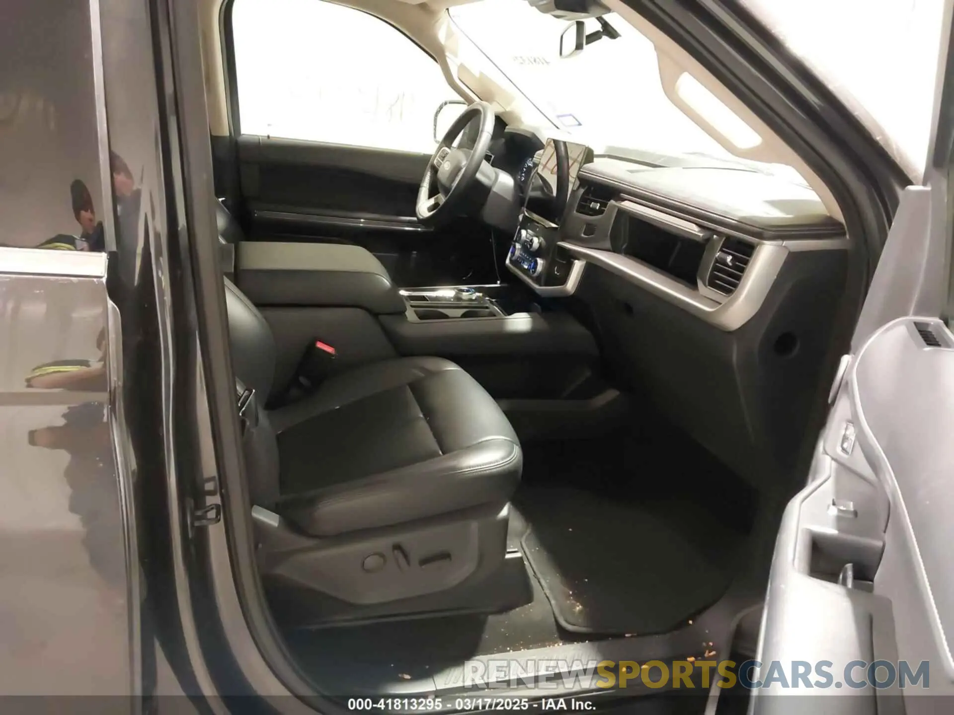 5 Photograph of a damaged car 1FMJK1H89REA50194 FORD EXPEDITION 2024